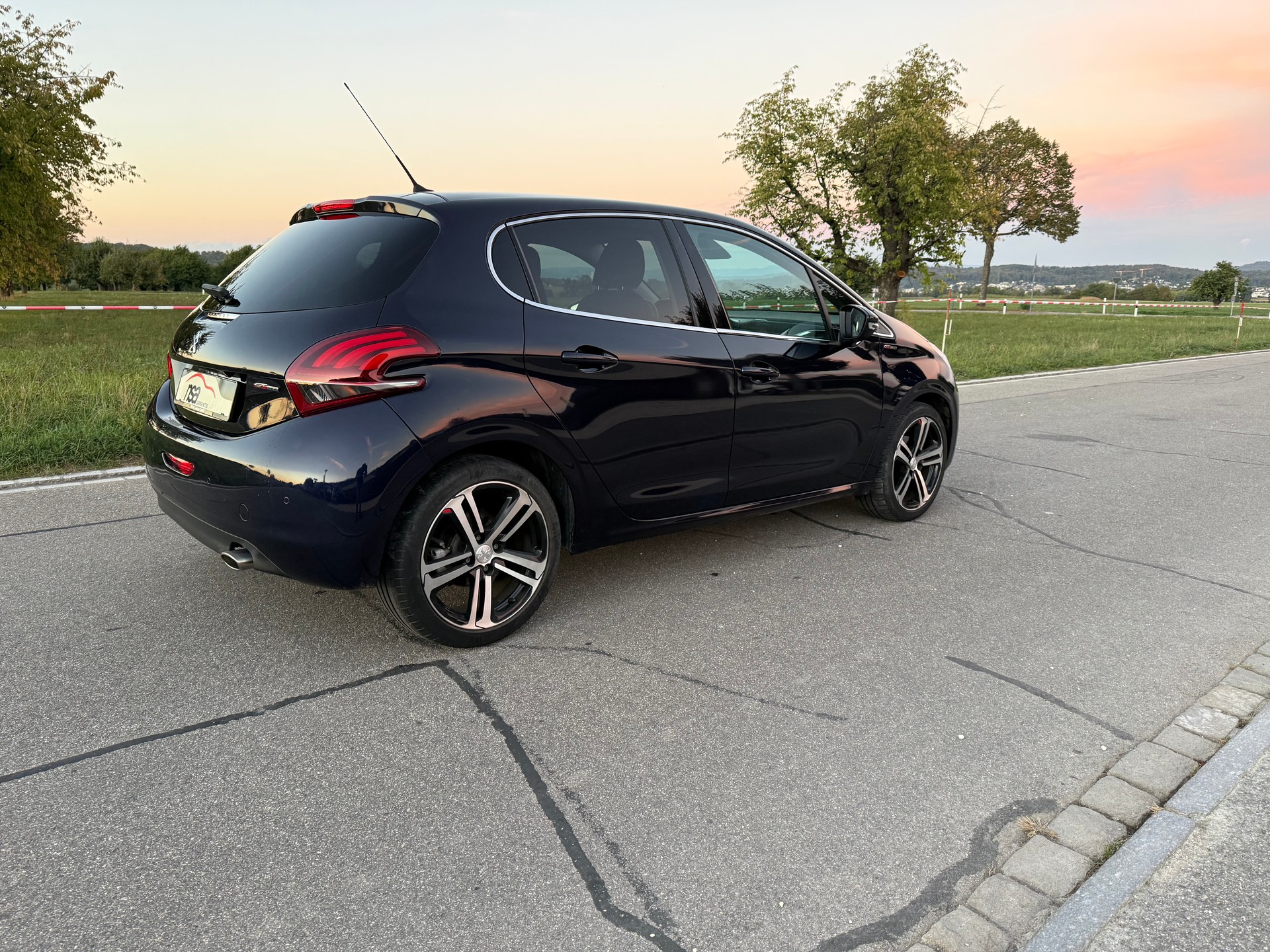 PEUGEOT 208 1.2 PureTech GT Line EAT6-image-5