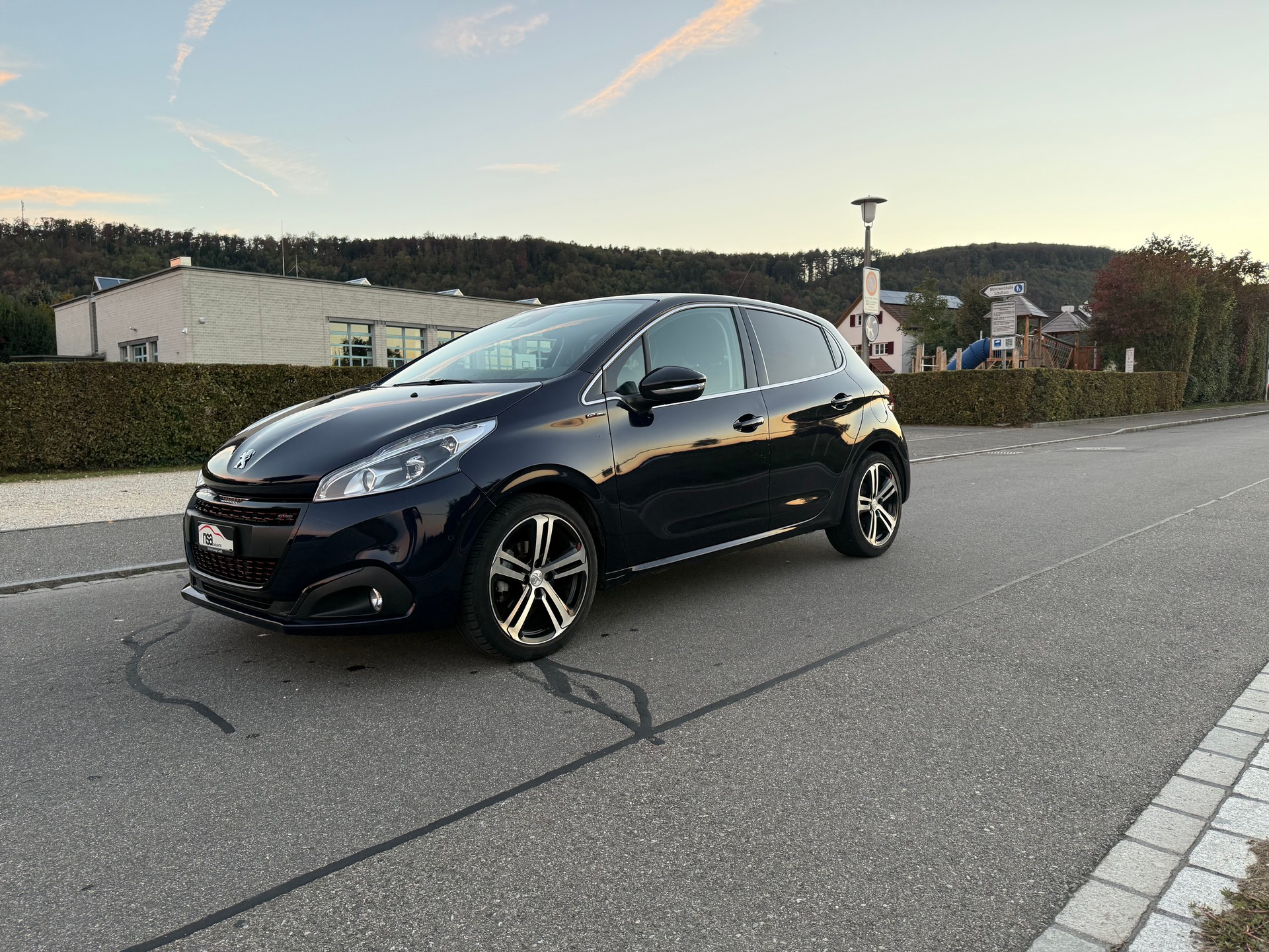 PEUGEOT 208 1.2 PureTech GT Line EAT6-image-2