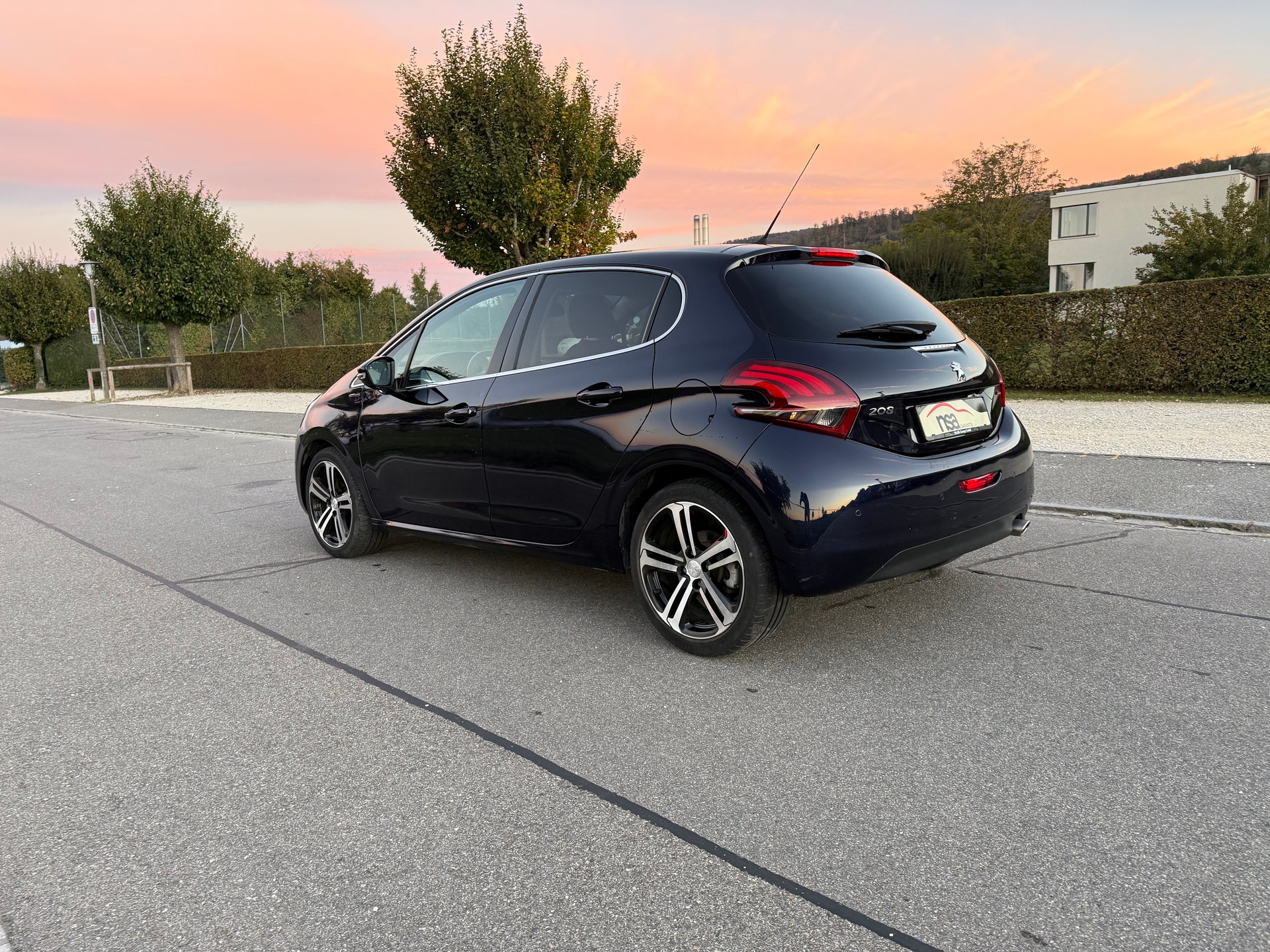 PEUGEOT 208 1.2 PureTech GT Line EAT6-image-4