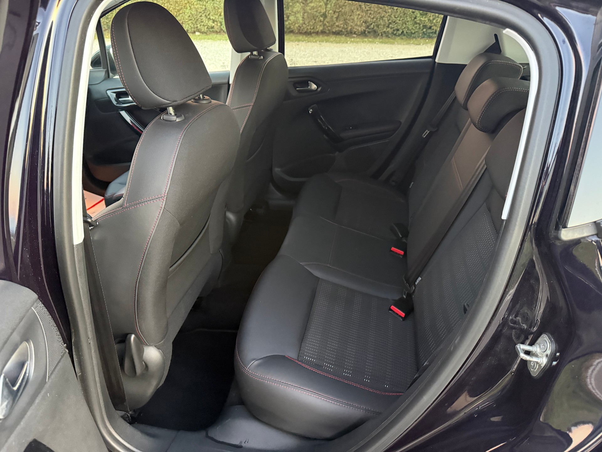 PEUGEOT 208 1.2 PureTech GT Line EAT6-image-7