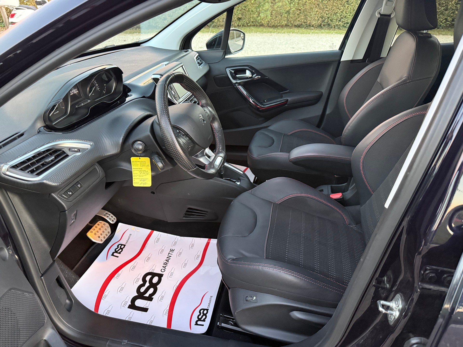 PEUGEOT 208 1.2 PureTech GT Line EAT6-image-9