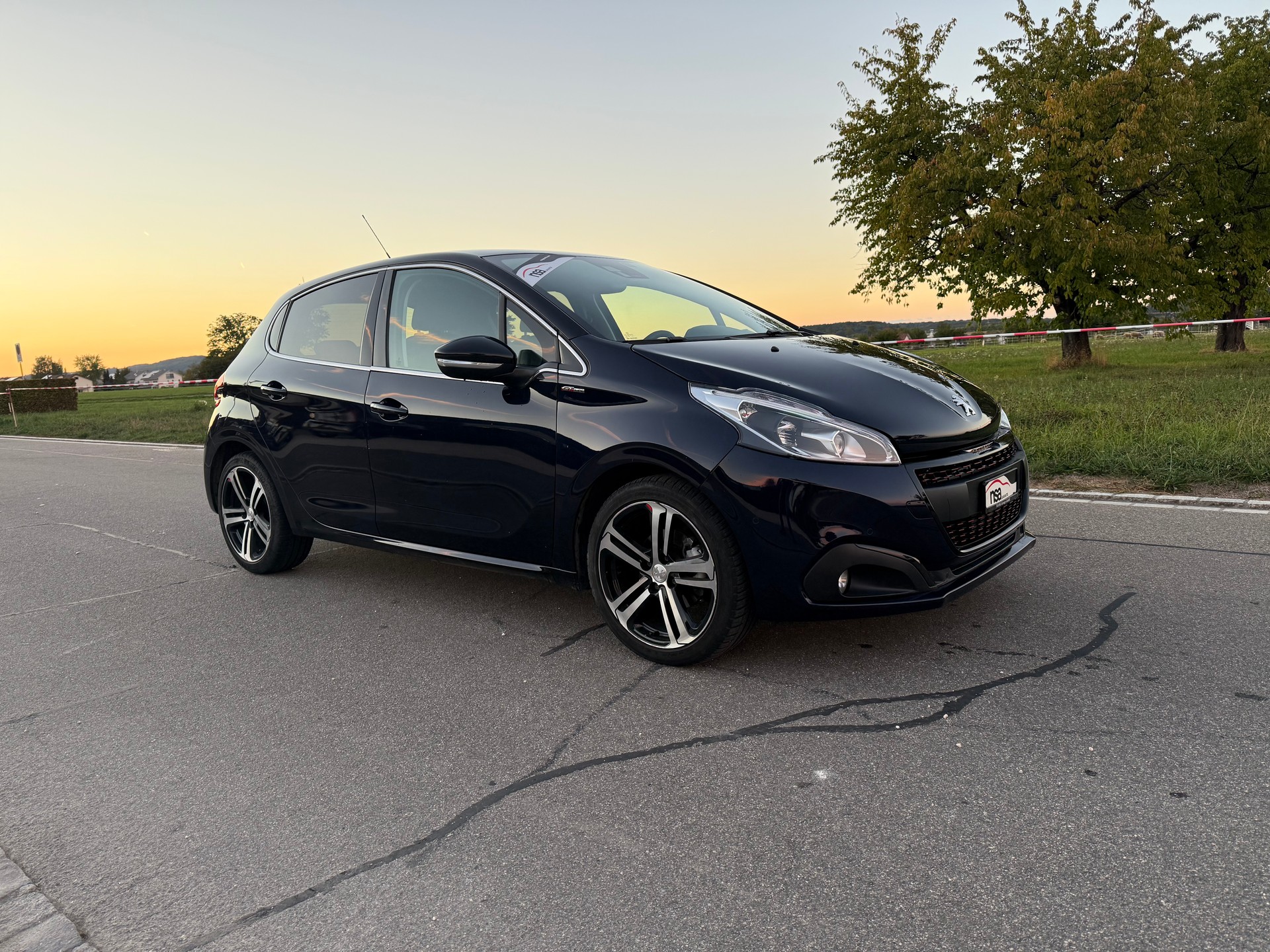 PEUGEOT 208 1.2 PureTech GT Line EAT6-image-1