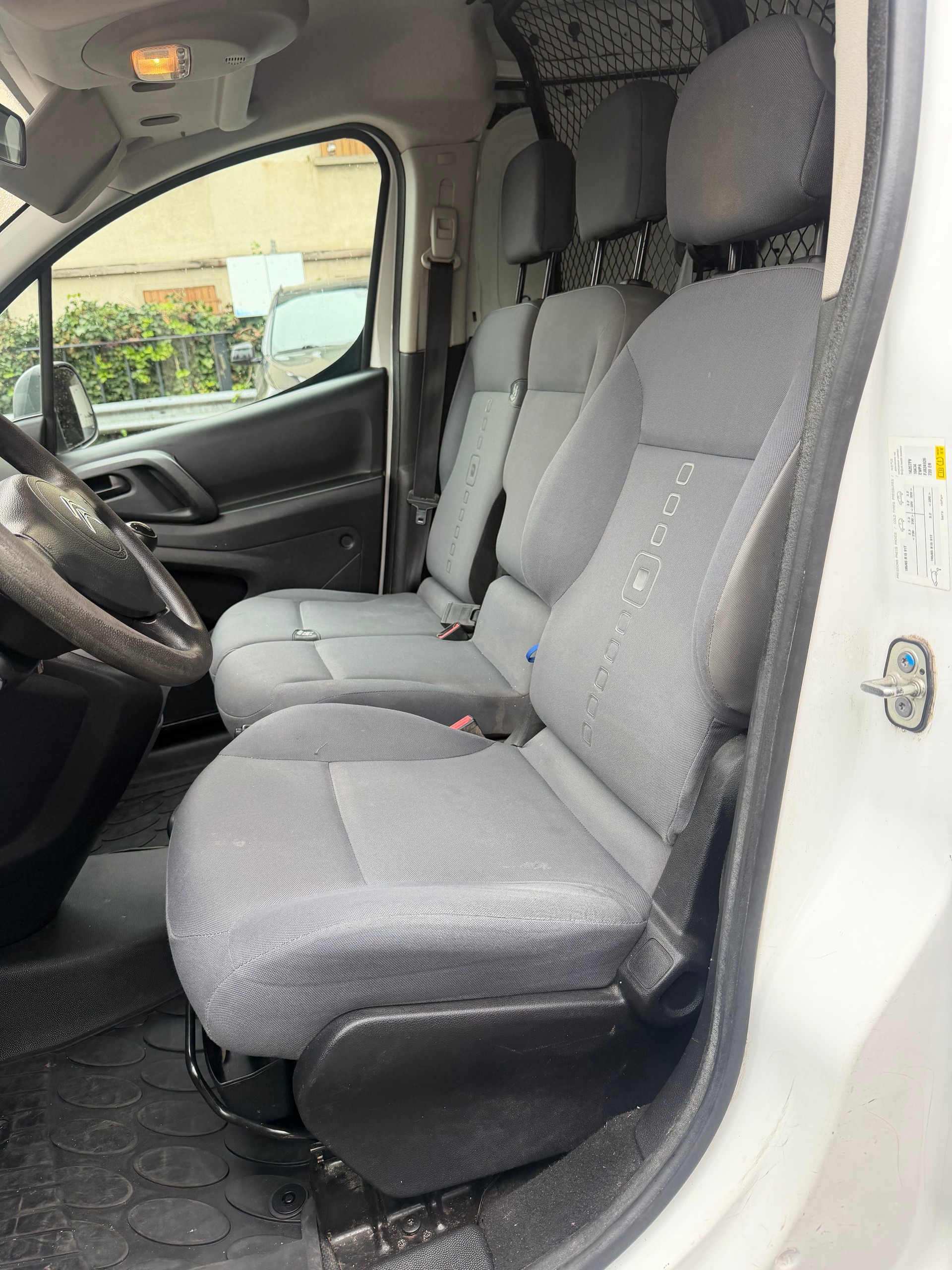 CITROEN Berlingo 1.6 HDi 90 Business-image-12