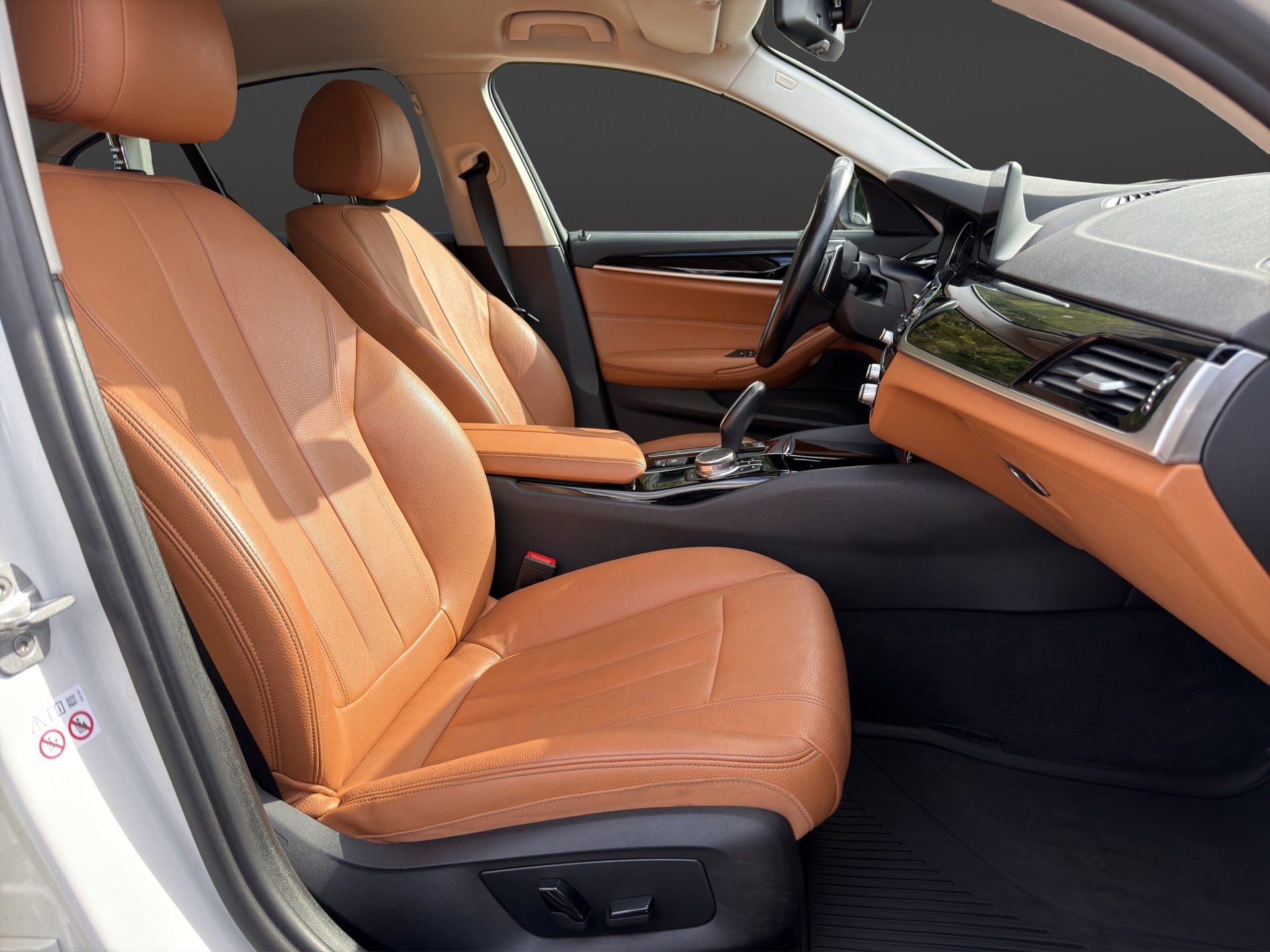 BMW 520i Steptronic-image-12