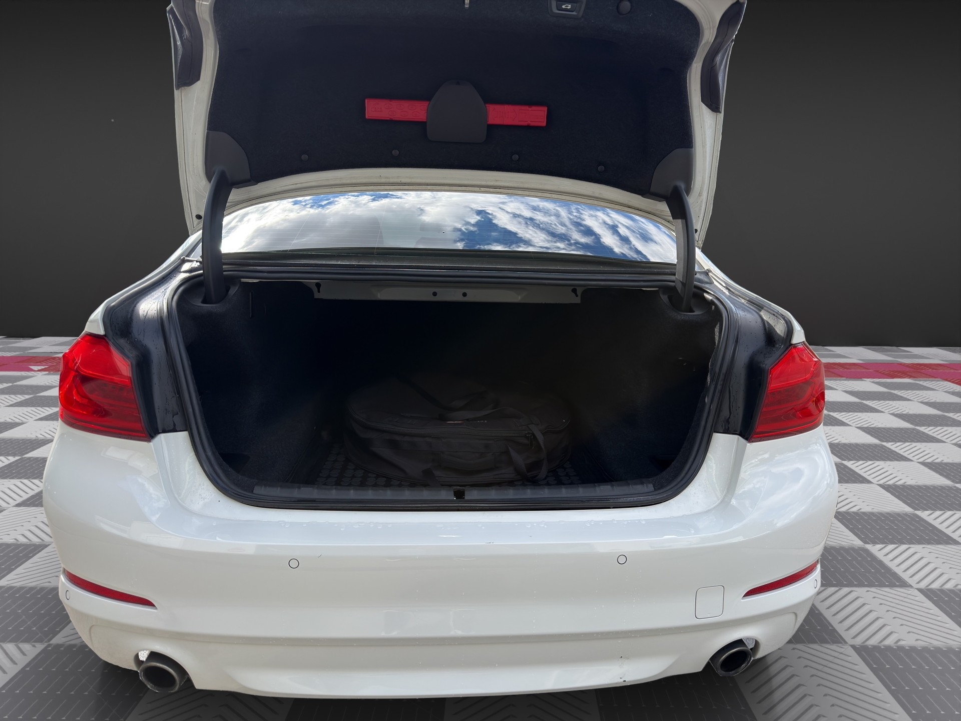 BMW 520i Steptronic-image-16
