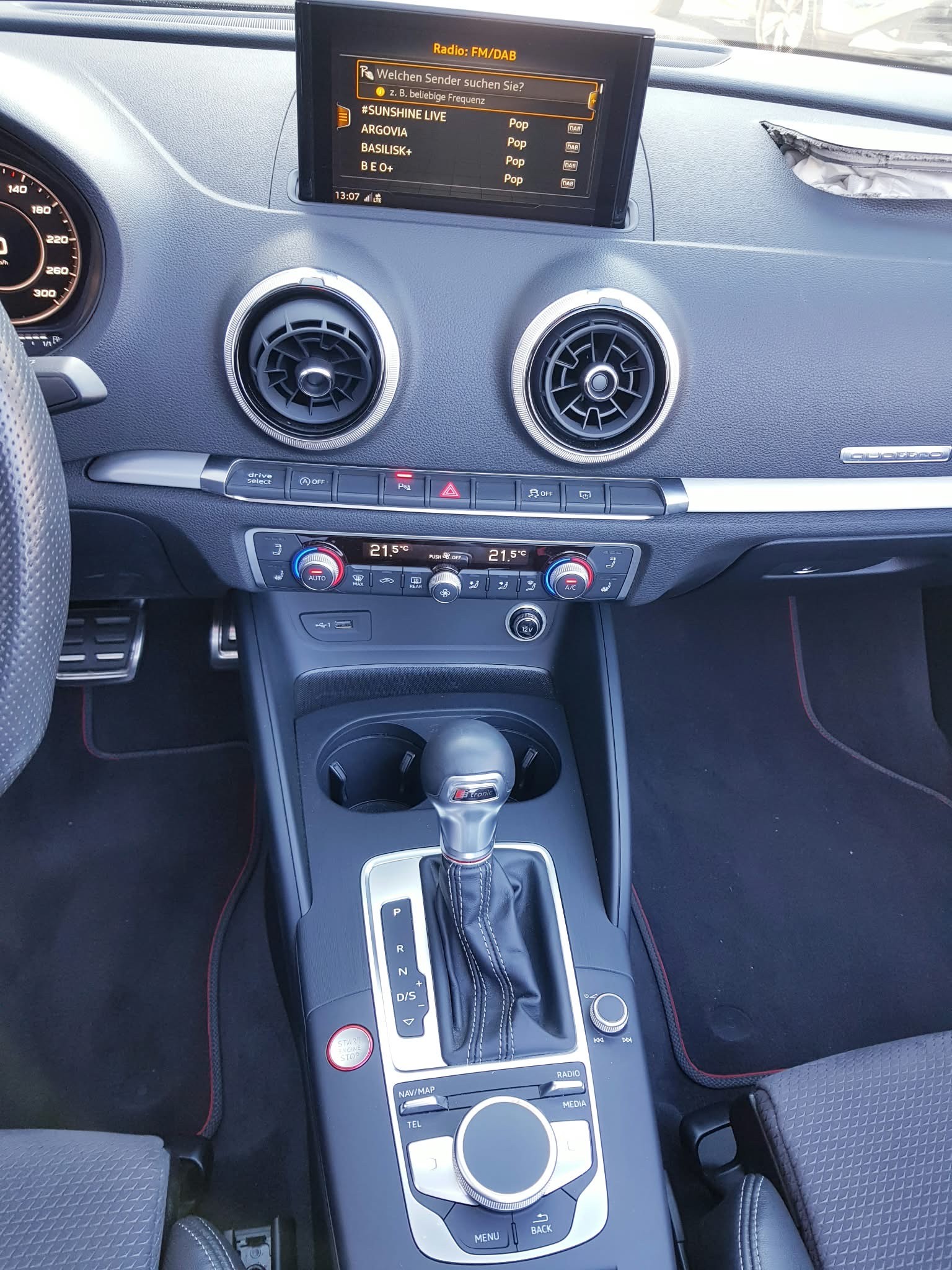 AUDI S3 Cabriolet 300 PS Quattro-image-10