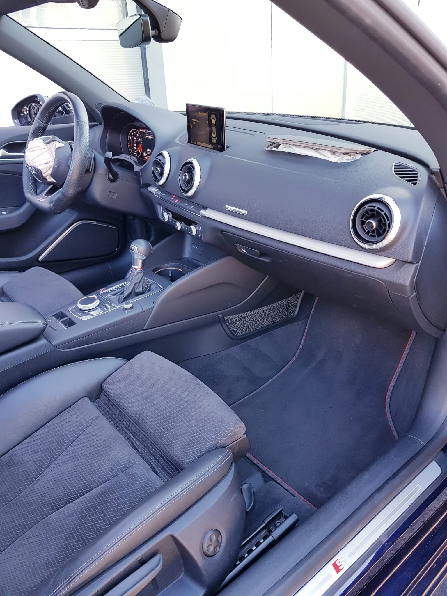AUDI S3 Cabriolet 300 PS Quattro-image-6