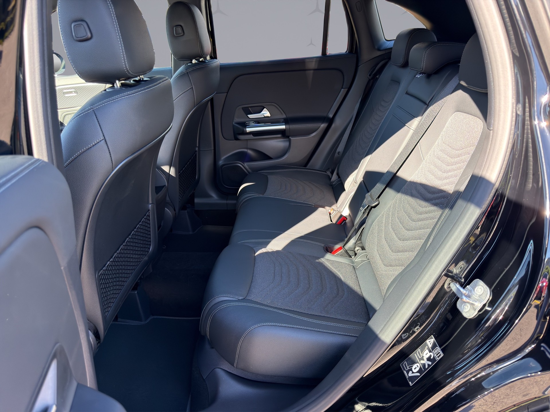 MERCEDES-BENZ GLA-Klasse H247 GLA 250 Swiss Star Progressive 4matic-image-10