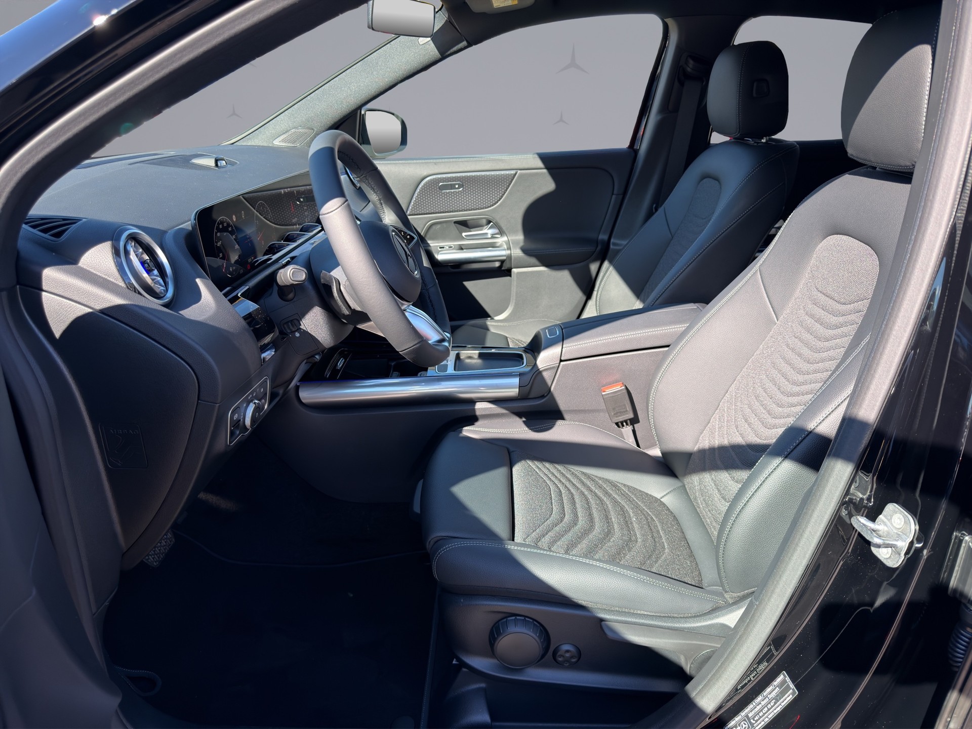 MERCEDES-BENZ GLA-Klasse H247 GLA 250 Swiss Star Progressive 4matic-image-9