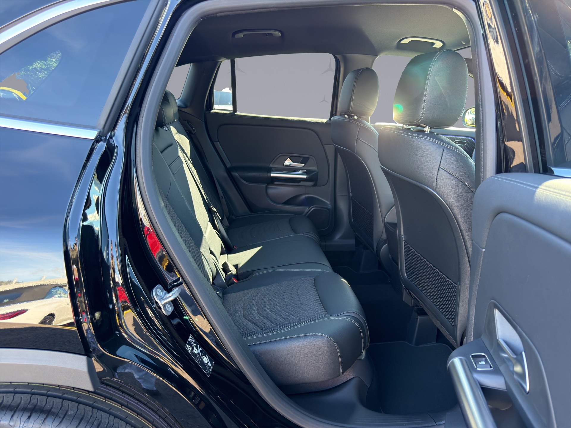 MERCEDES-BENZ GLA-Klasse H247 GLA 250 Swiss Star Progressive 4matic-image-17