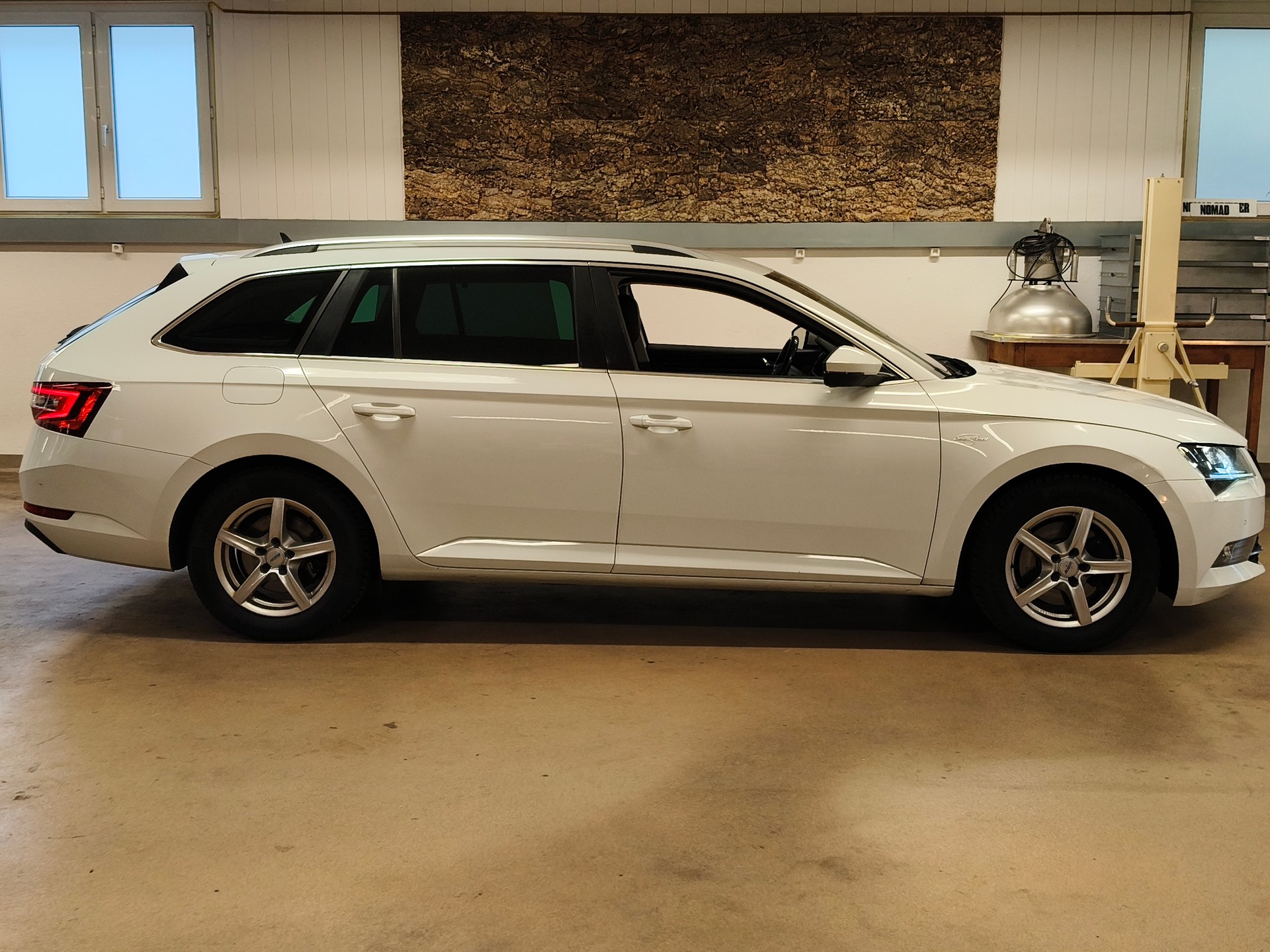 SKODA Superb Combi 2.0 TDi L&K 4x4 DSG-image-7