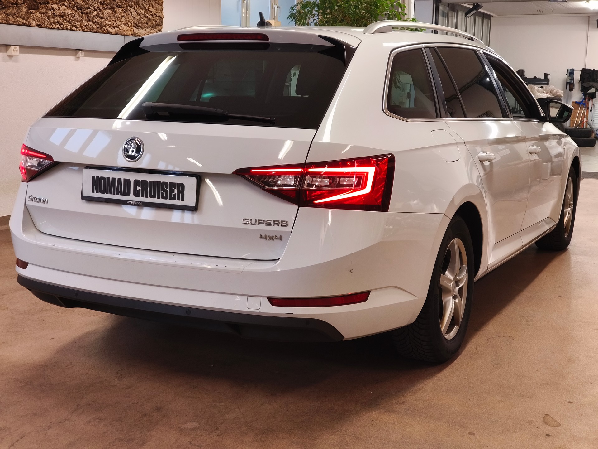 SKODA Superb Combi 2.0 TDi L&K 4x4 DSG-image-8