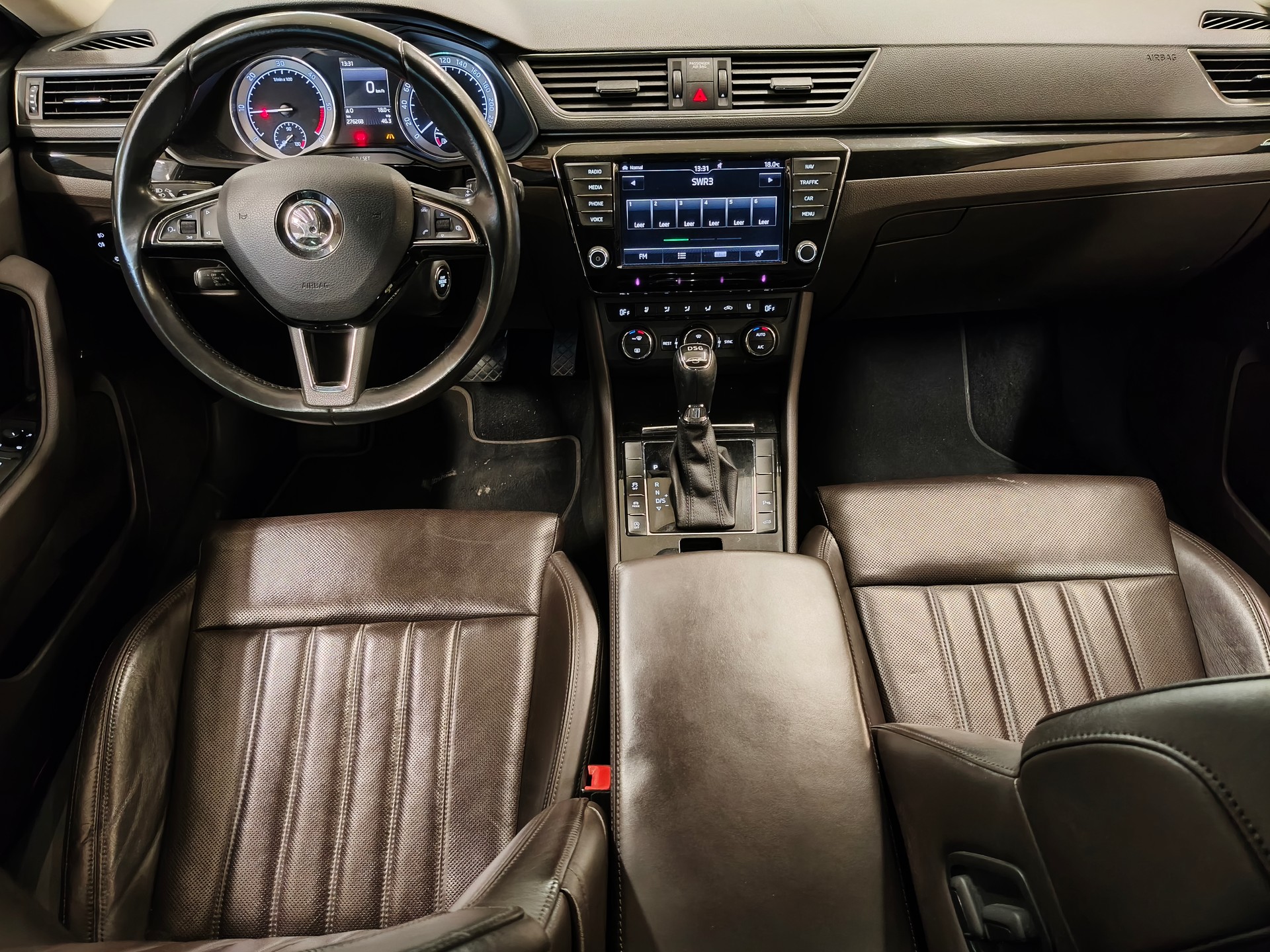 SKODA Superb Combi 2.0 TDi L&K 4x4 DSG-image-16