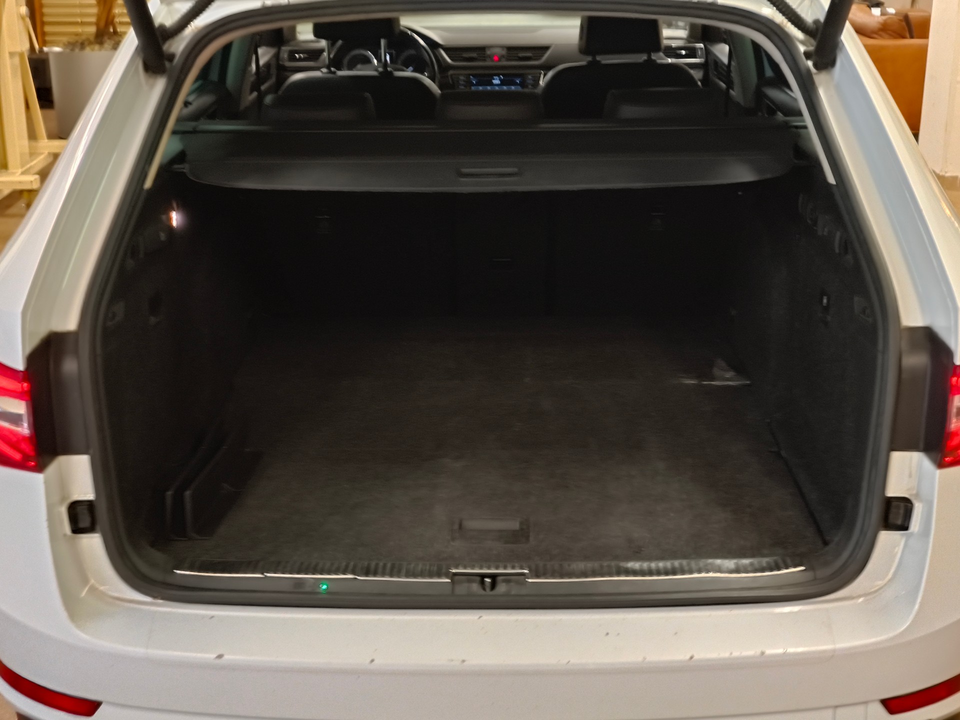 SKODA Superb Combi 2.0 TDi L&K 4x4 DSG-image-21