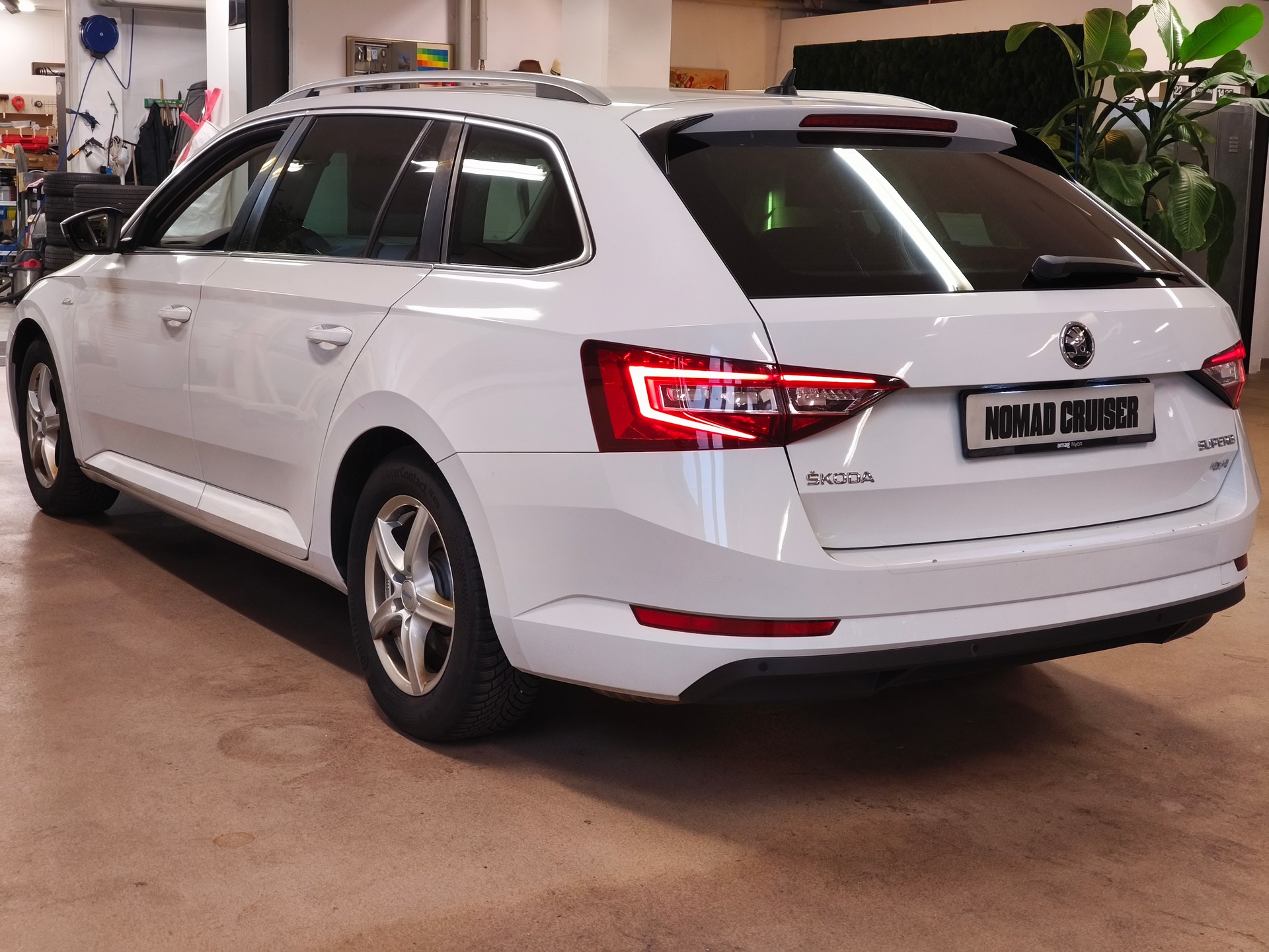 SKODA Superb Combi 2.0 TDi L&K 4x4 DSG-image-11