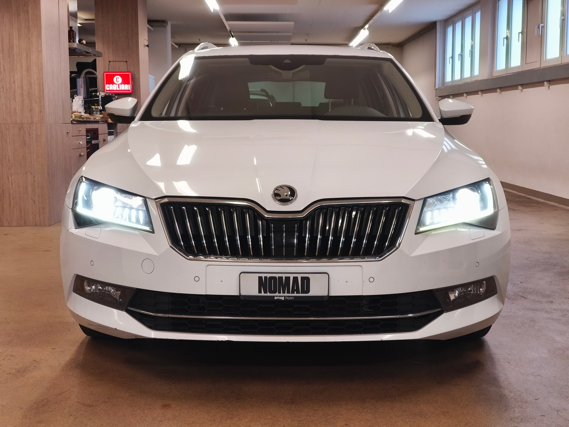 SKODA Superb Combi 2.0 TDi L&K 4x4 DSG-image-4