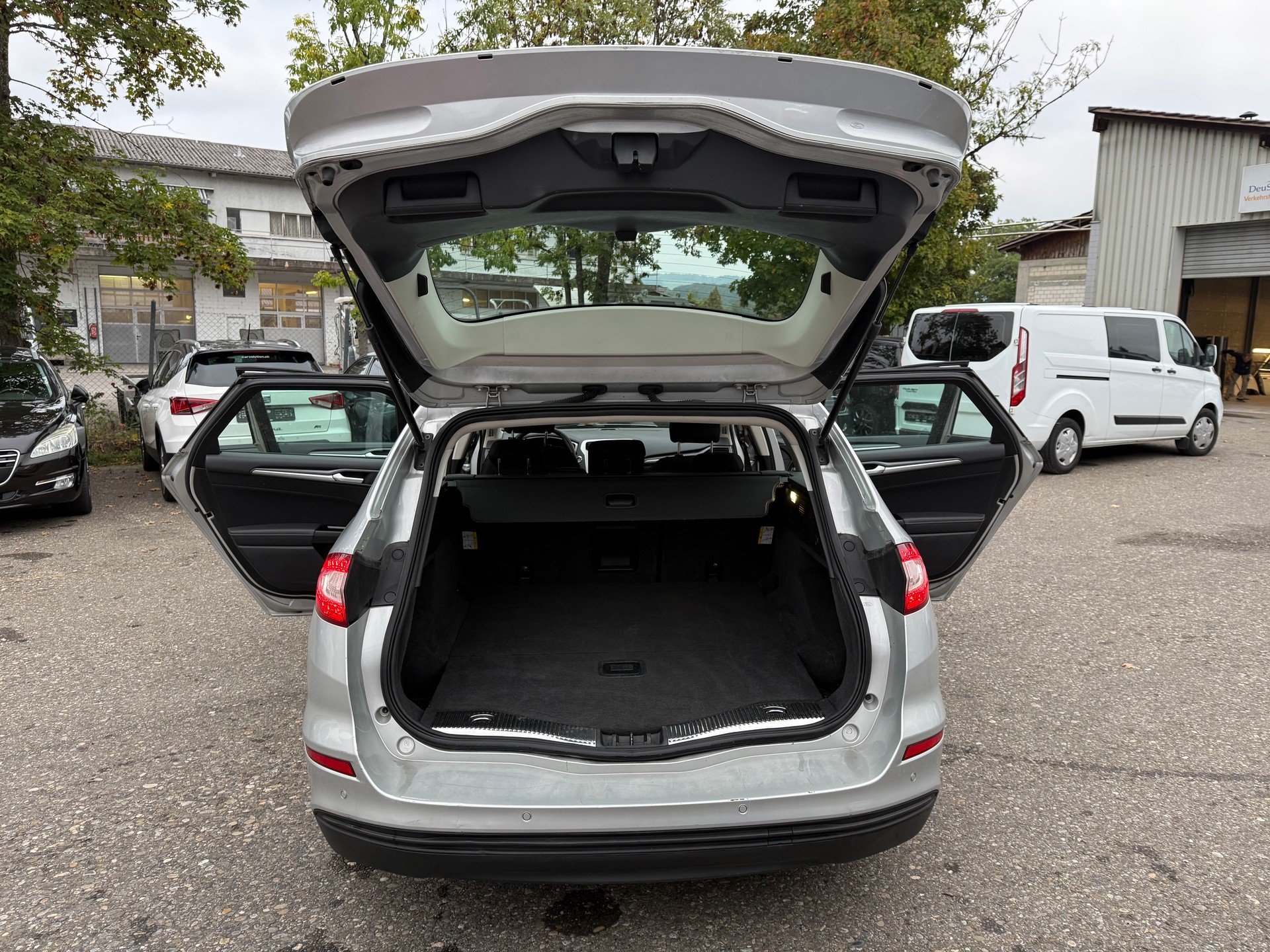FORD Mondeo 2.0 TDCi Trend PowerShift-image-13