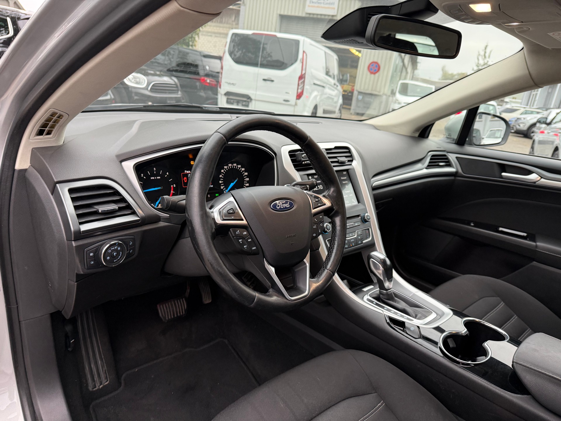 FORD Mondeo 2.0 TDCi Trend PowerShift-image-8