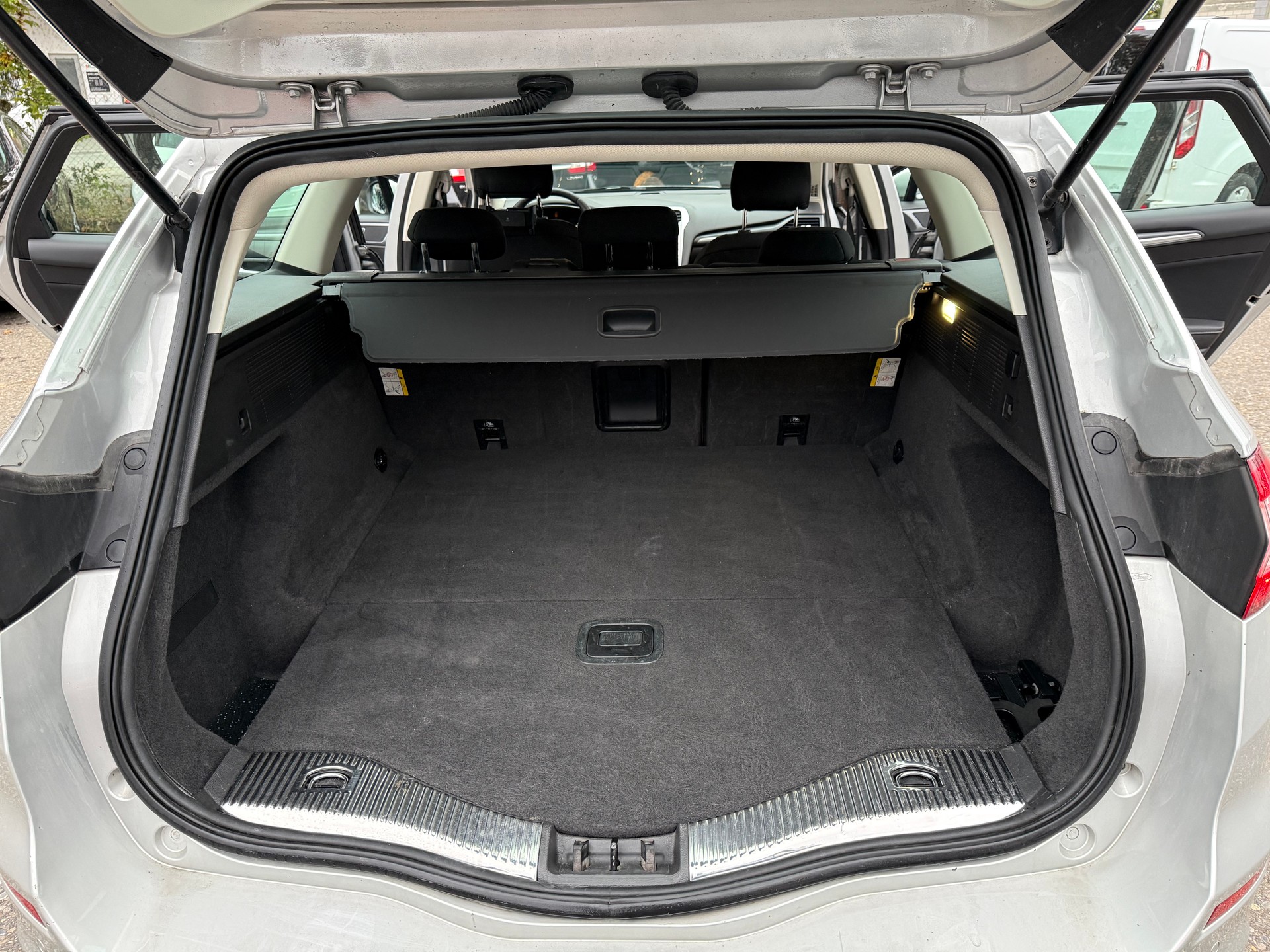 FORD Mondeo 2.0 TDCi Trend PowerShift-image-14