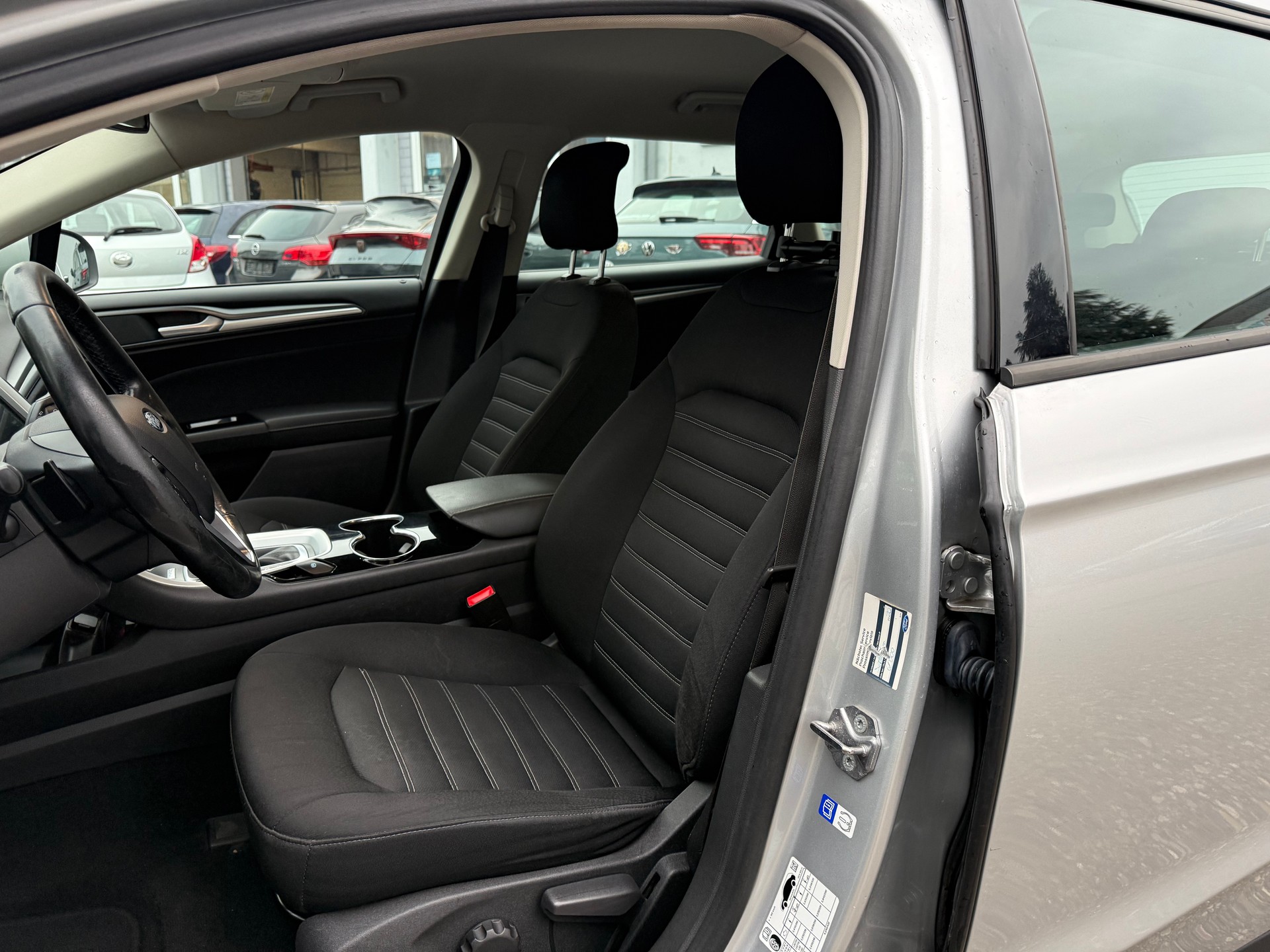 FORD Mondeo 2.0 TDCi Trend PowerShift-image-9