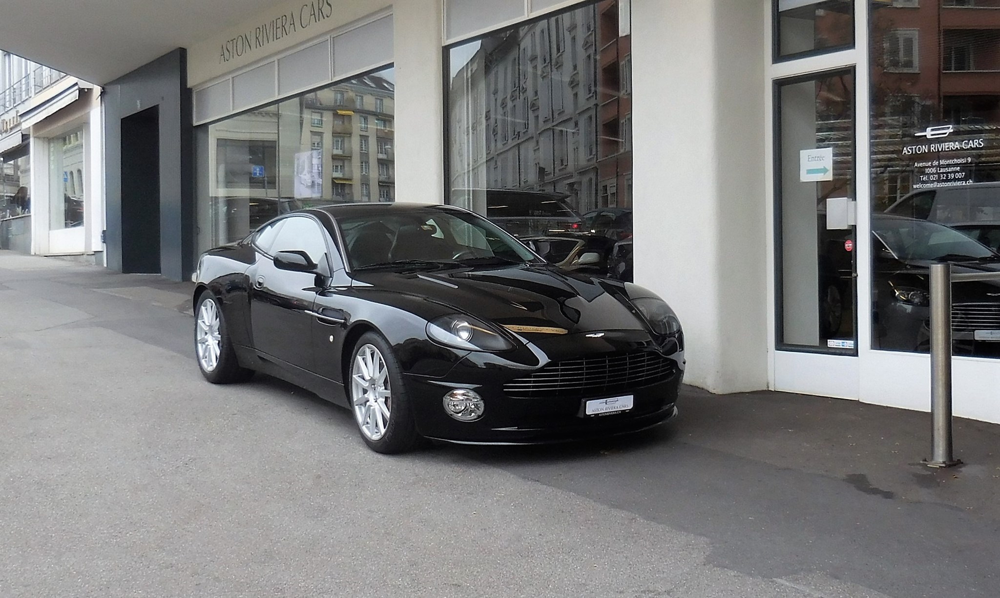 ASTON MARTIN Vanquish V12 S 5.9-48 (Coupé) Aston Martin ASTON MARTIN Vanquish V12 S 5.9-48 (Coupé)