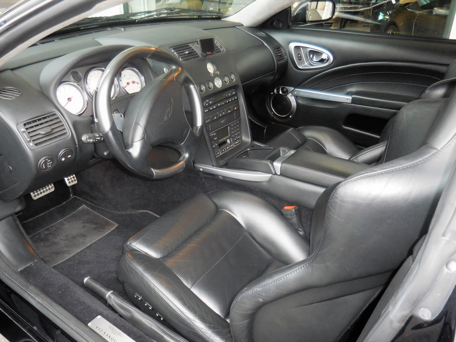 ASTON MARTIN Vanquish V12 S 5.9-48-image-6