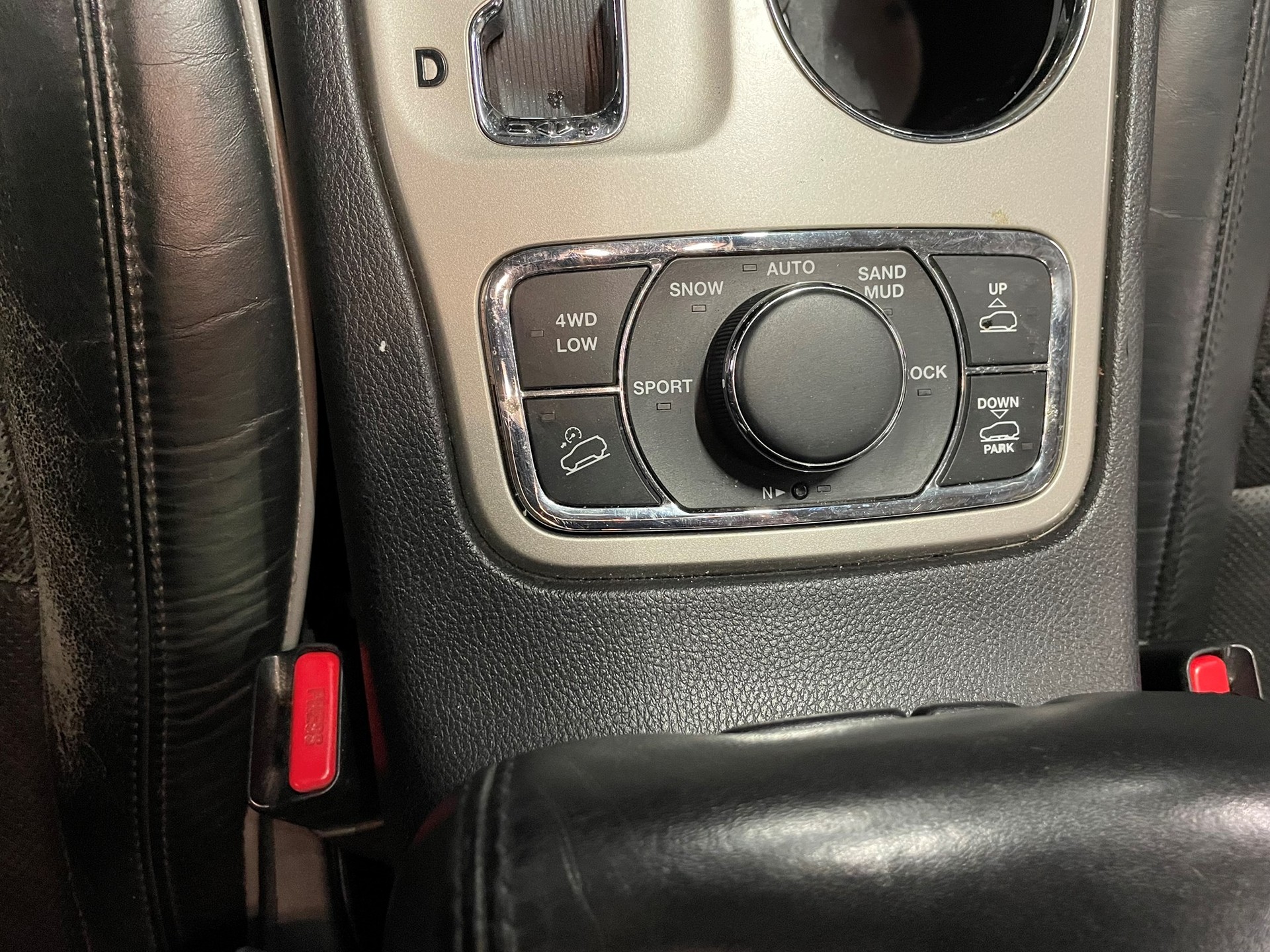 JEEP Grand Cherokee 3.0 CRD Overland Automatic-image-12