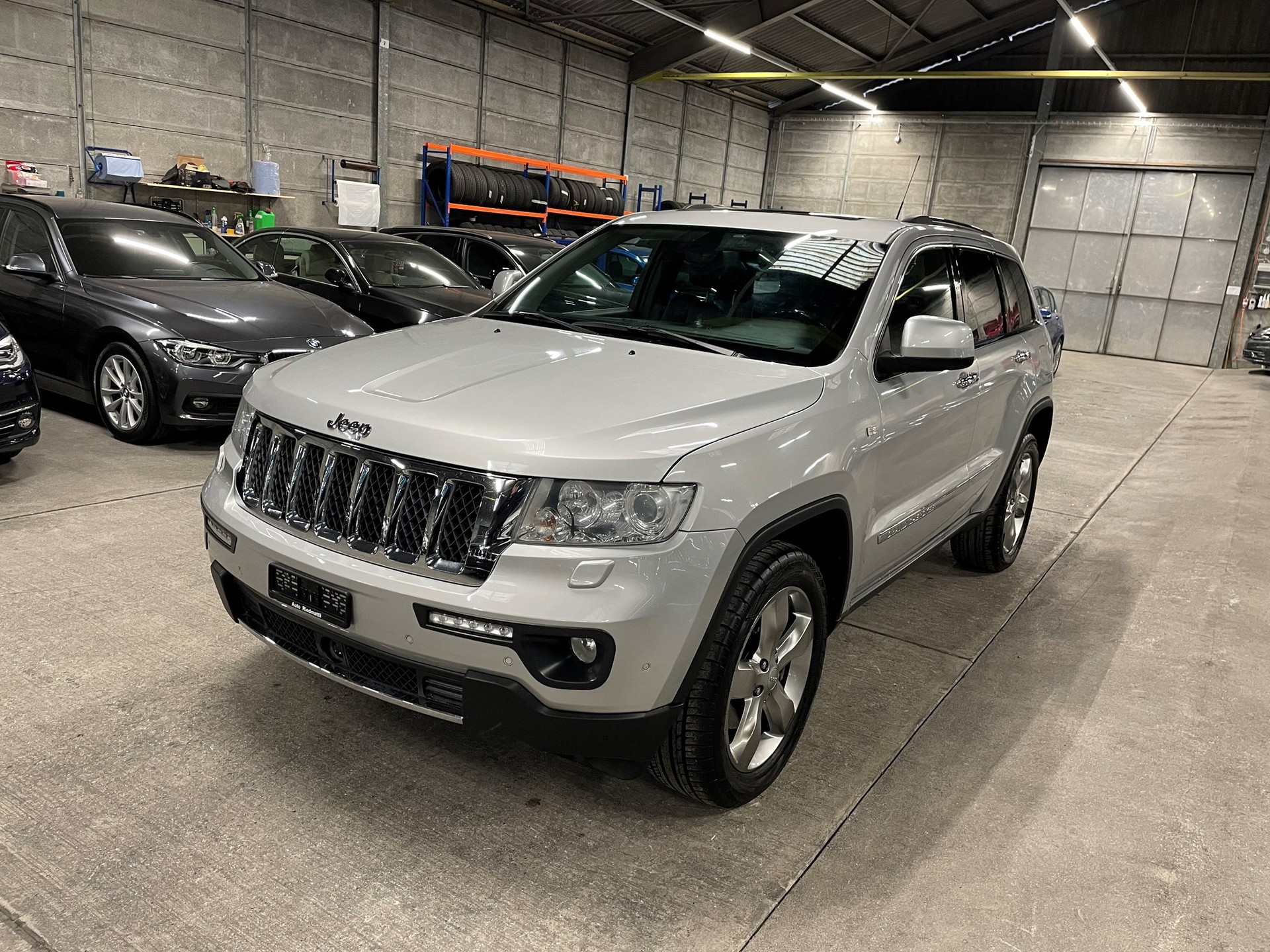 JEEP Grand Cherokee 3.0 CRD Overland Automatic-image-6
