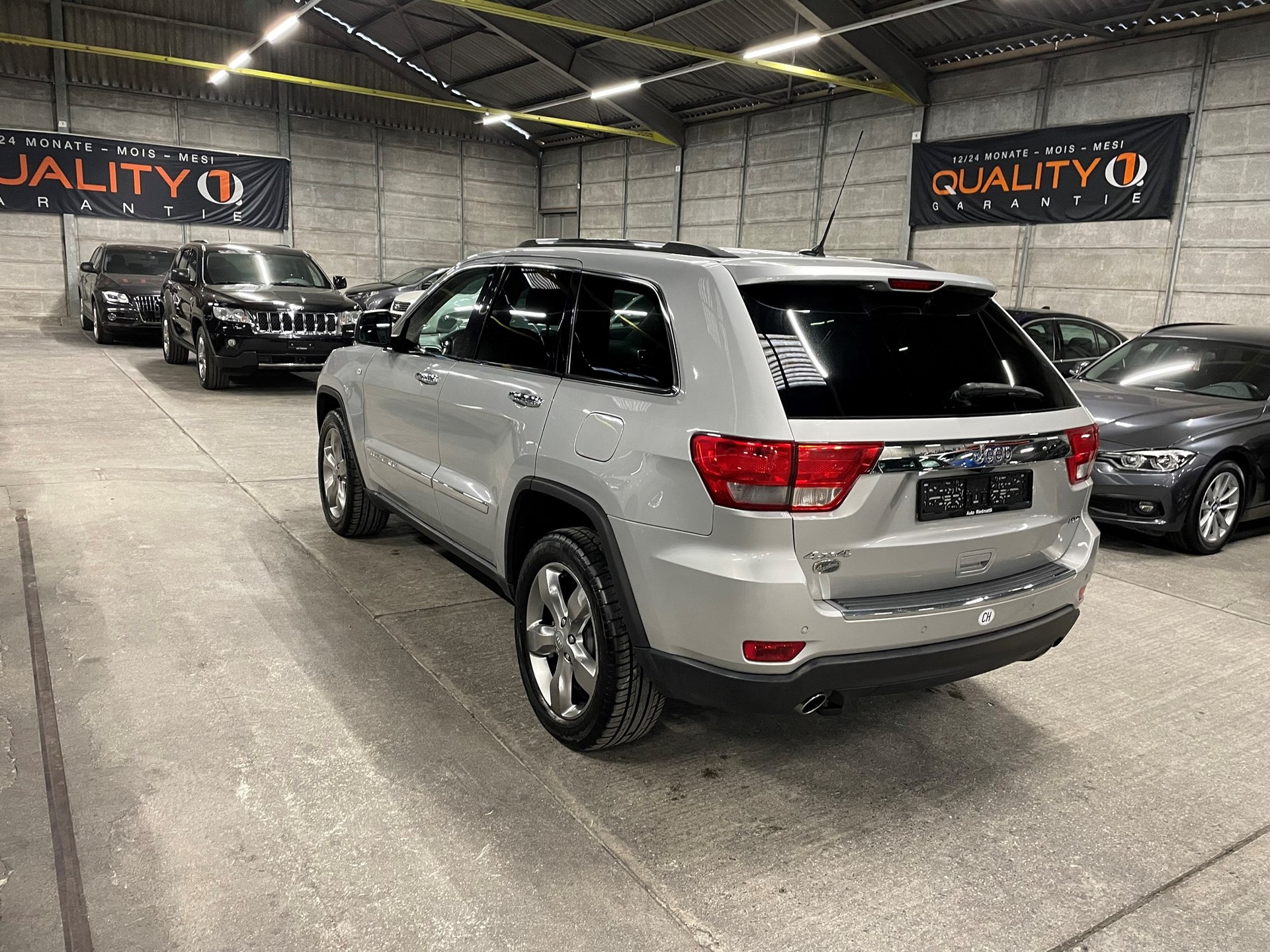 JEEP Grand Cherokee 3.0 CRD Overland Automatic-image-5