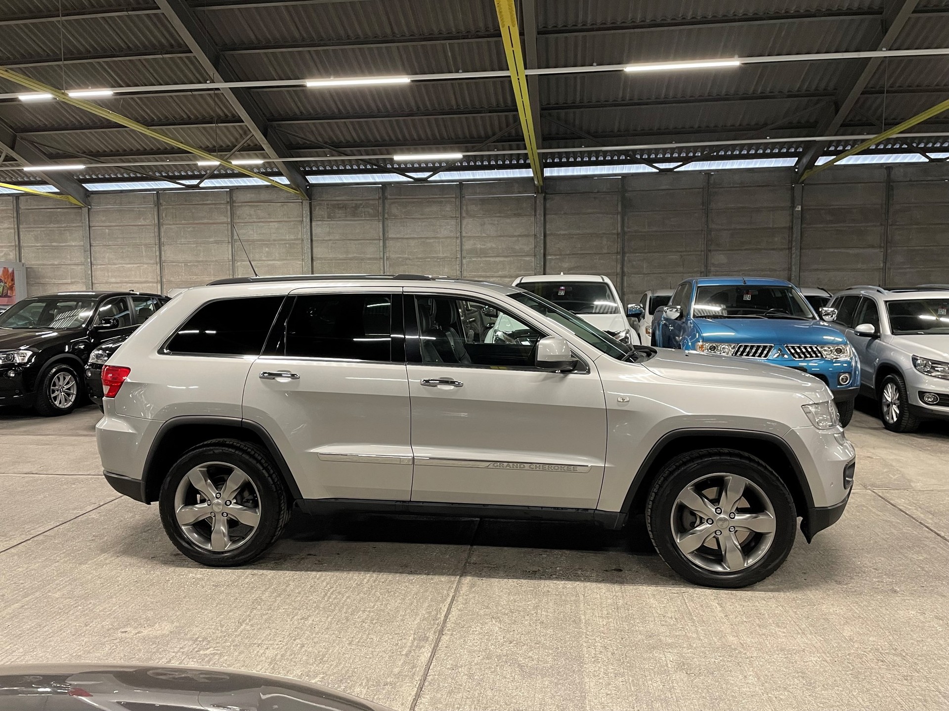 JEEP Grand Cherokee 3.0 CRD Overland Automatic-image-2