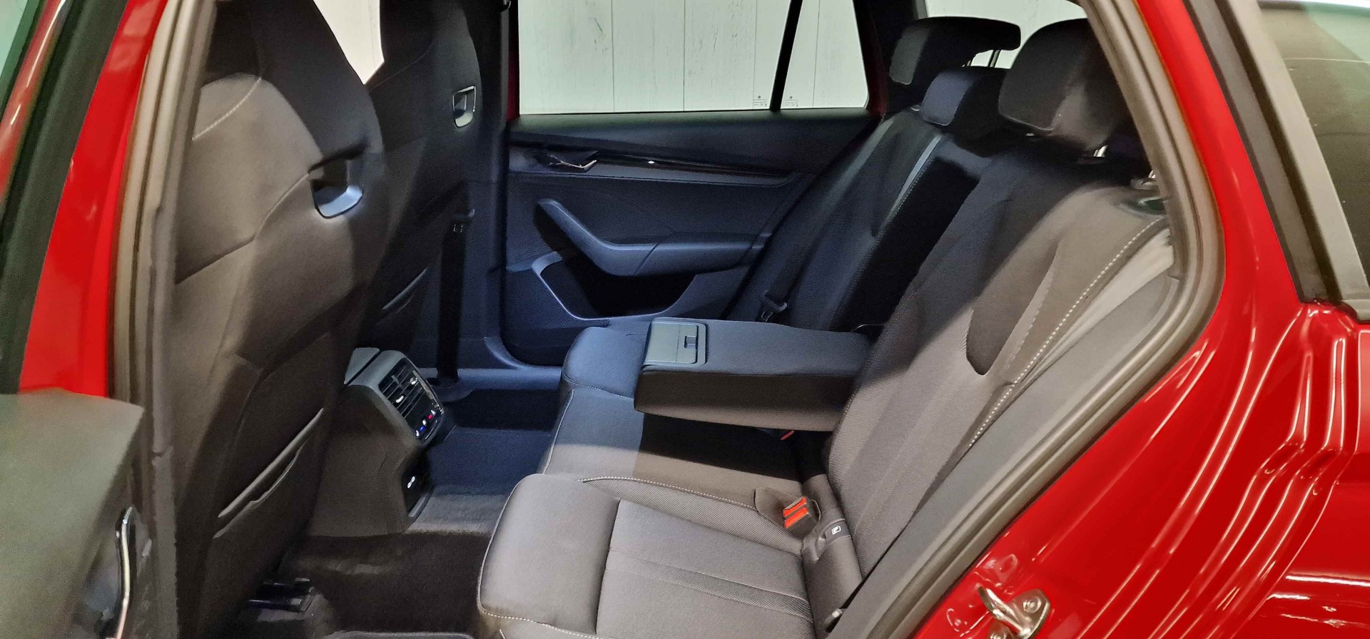 SKODA Octavia Combi 2.0 TSI SportLine DSG 4x4-image-13