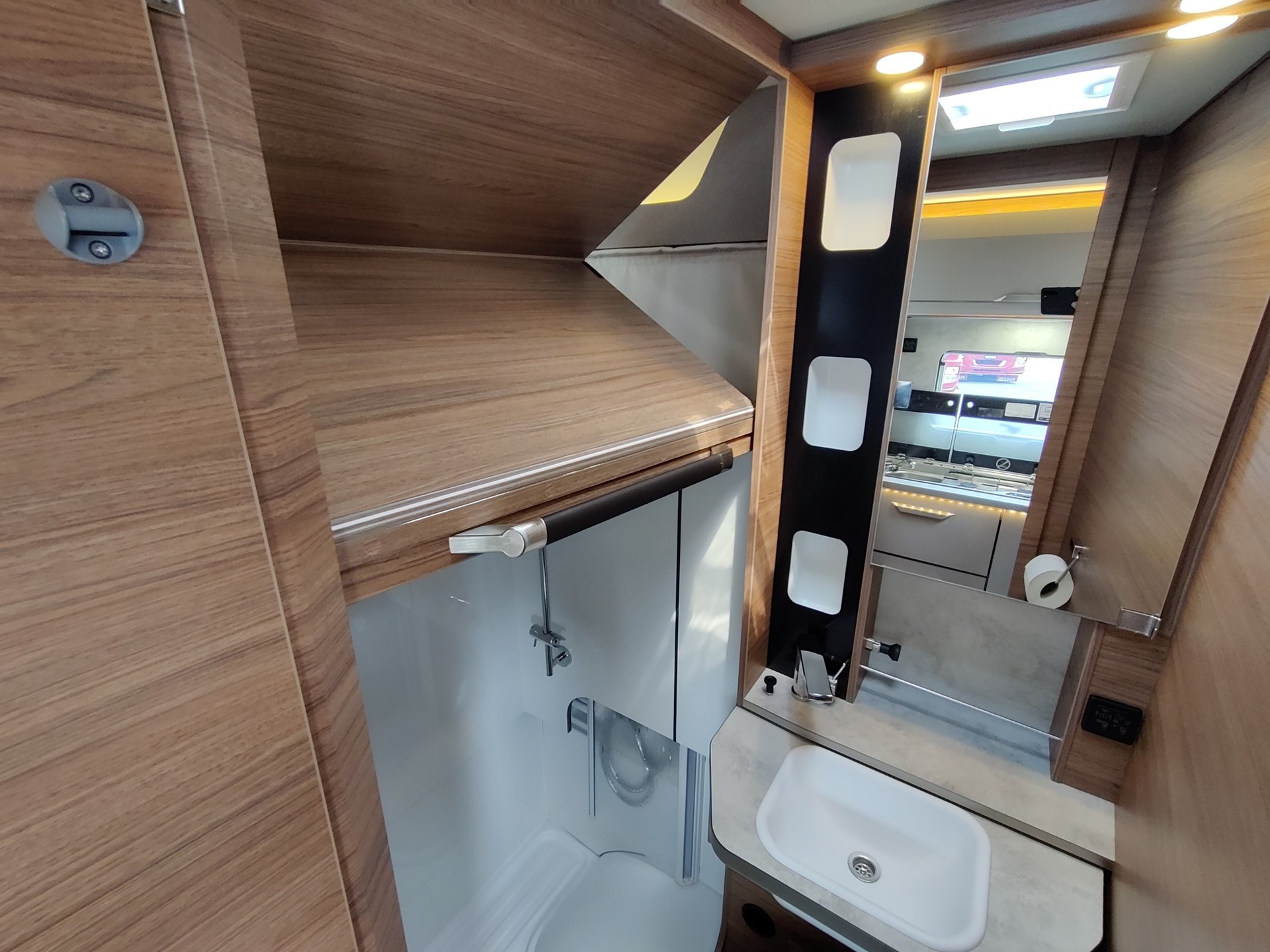 VW T6.1 Knaus Tourer Van 500 MW, MEGA Ausstattung, EUROPREISVORTEIL !!! 635kg Zuladung-image-7