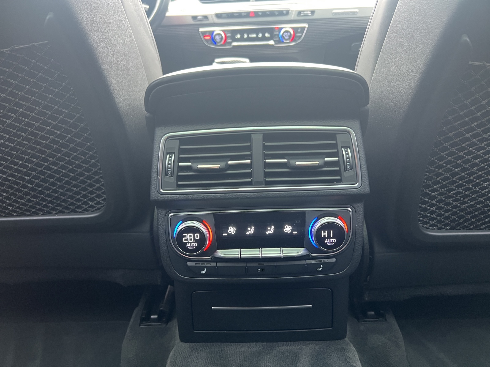 AUDI SQ7 4.0 TDI quattro tiptronic-image-12