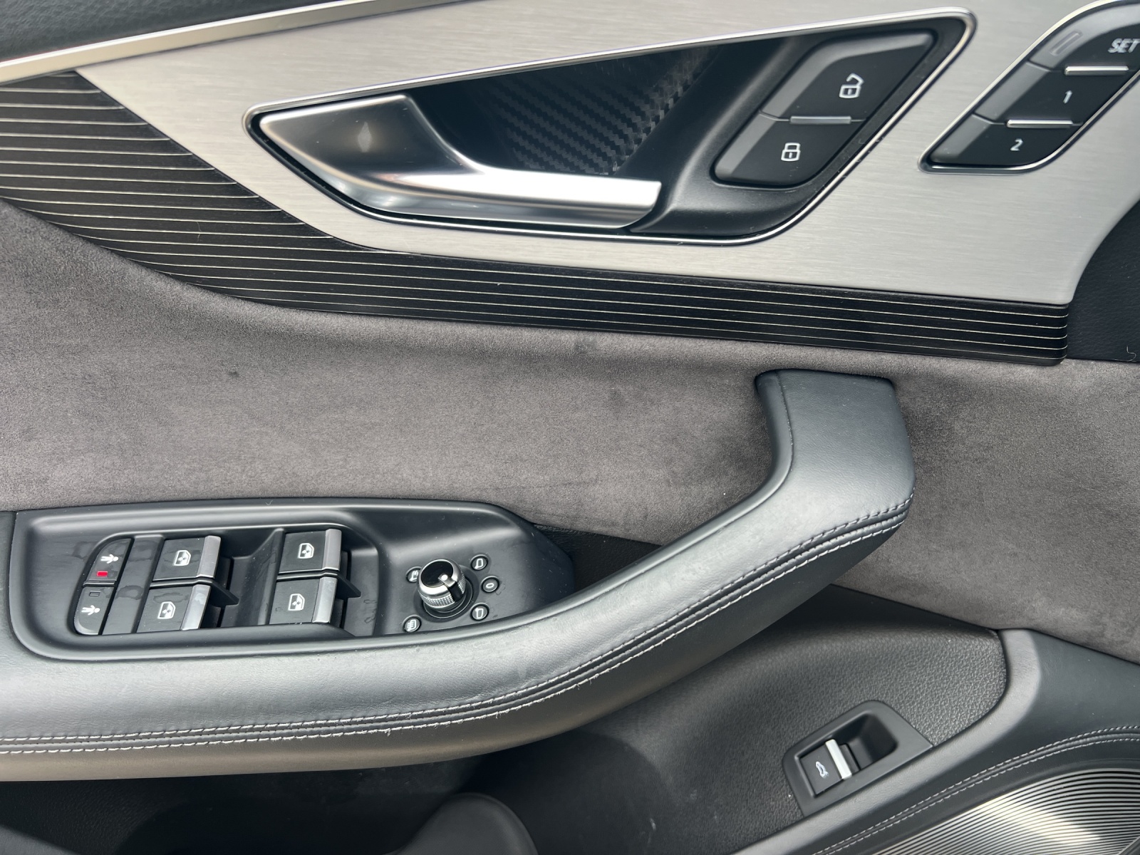 AUDI SQ7 4.0 TDI quattro tiptronic-image-9