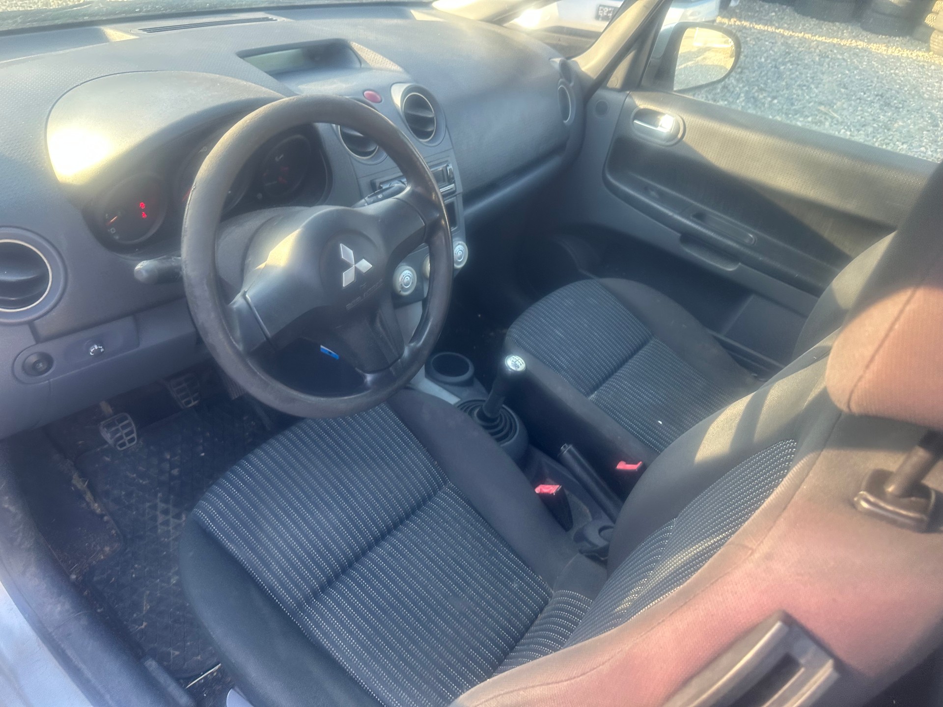 MITSUBISHI Colt 1.3 16V Celebration 30-image-8