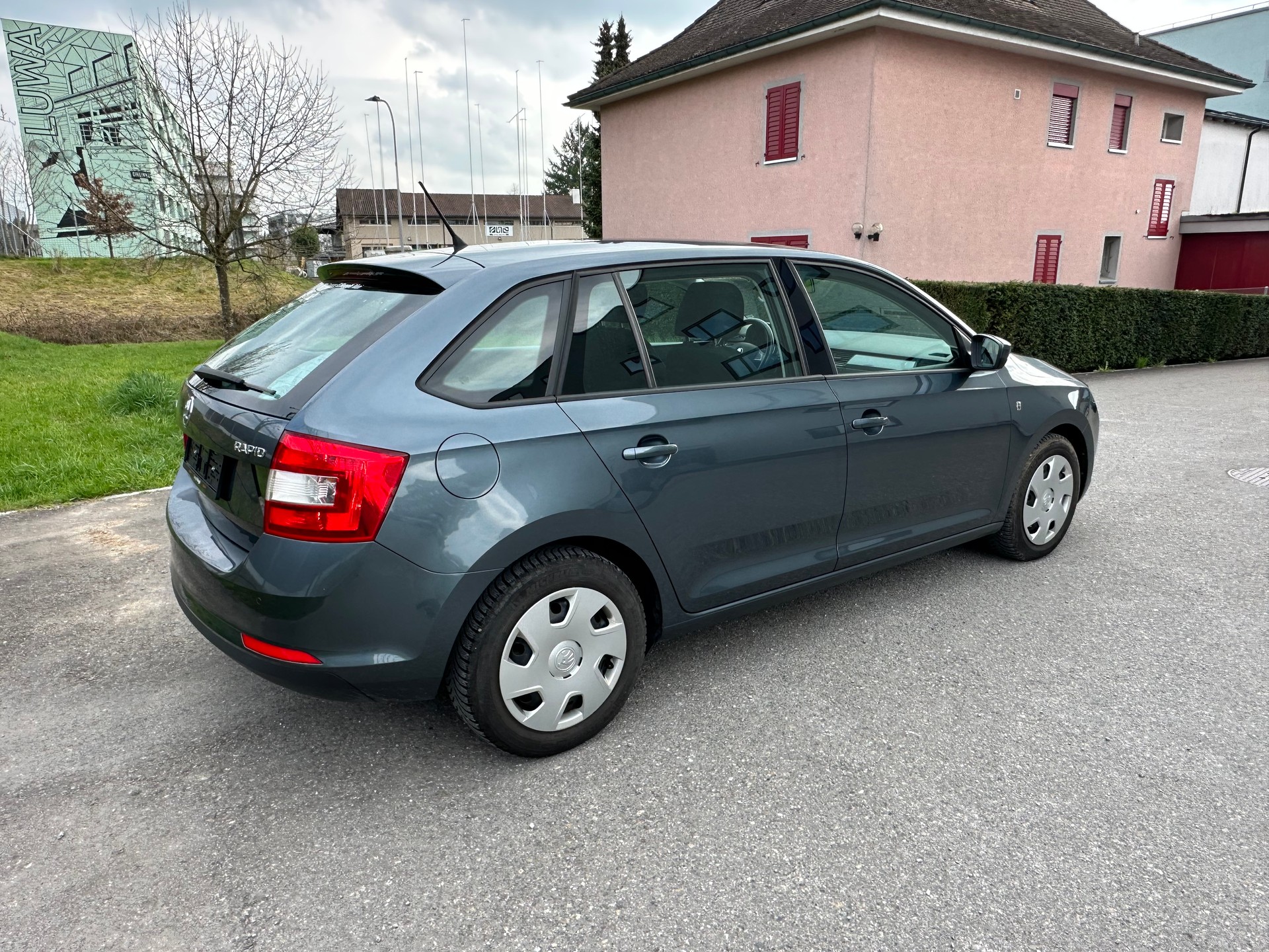 SKODA Rapid Spaceback 1.4 TSI Active DSG-image-4
