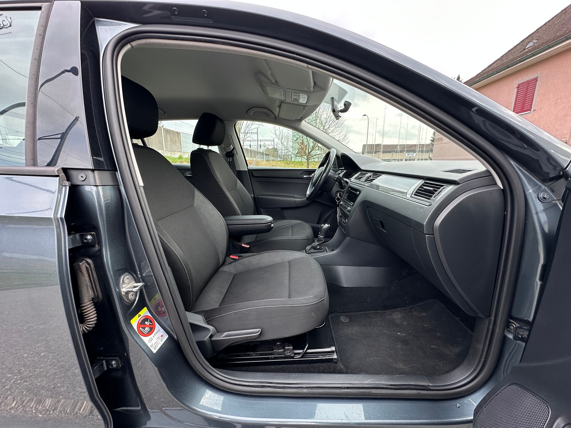 SKODA Rapid Spaceback 1.4 TSI Active DSG-image-6