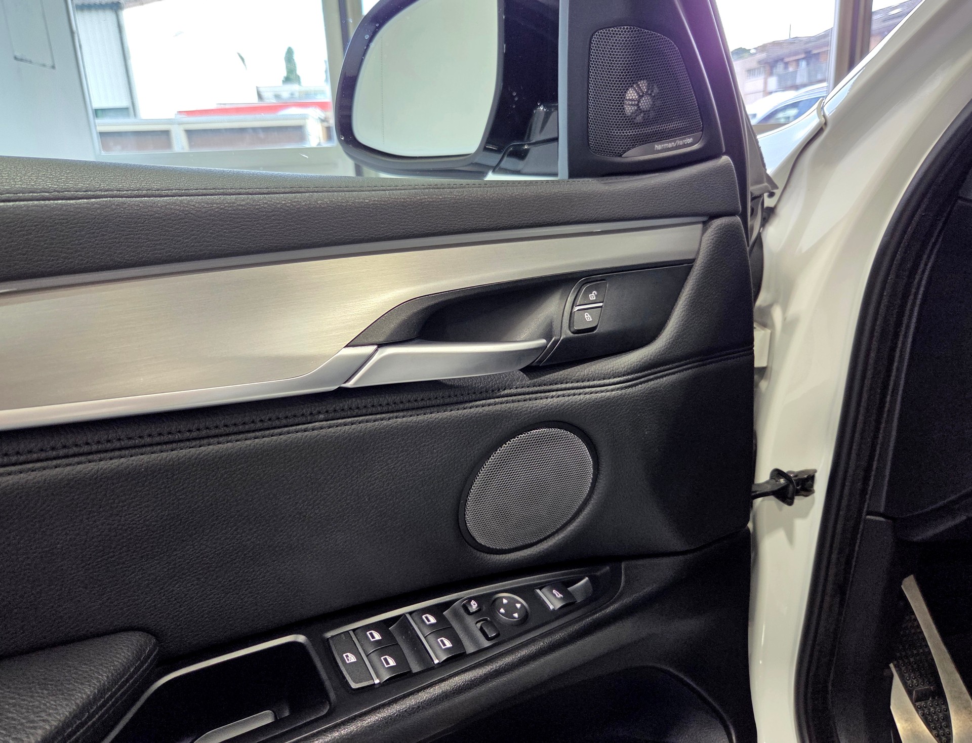 BMW X6 40d xDrive M-Sport-image-9