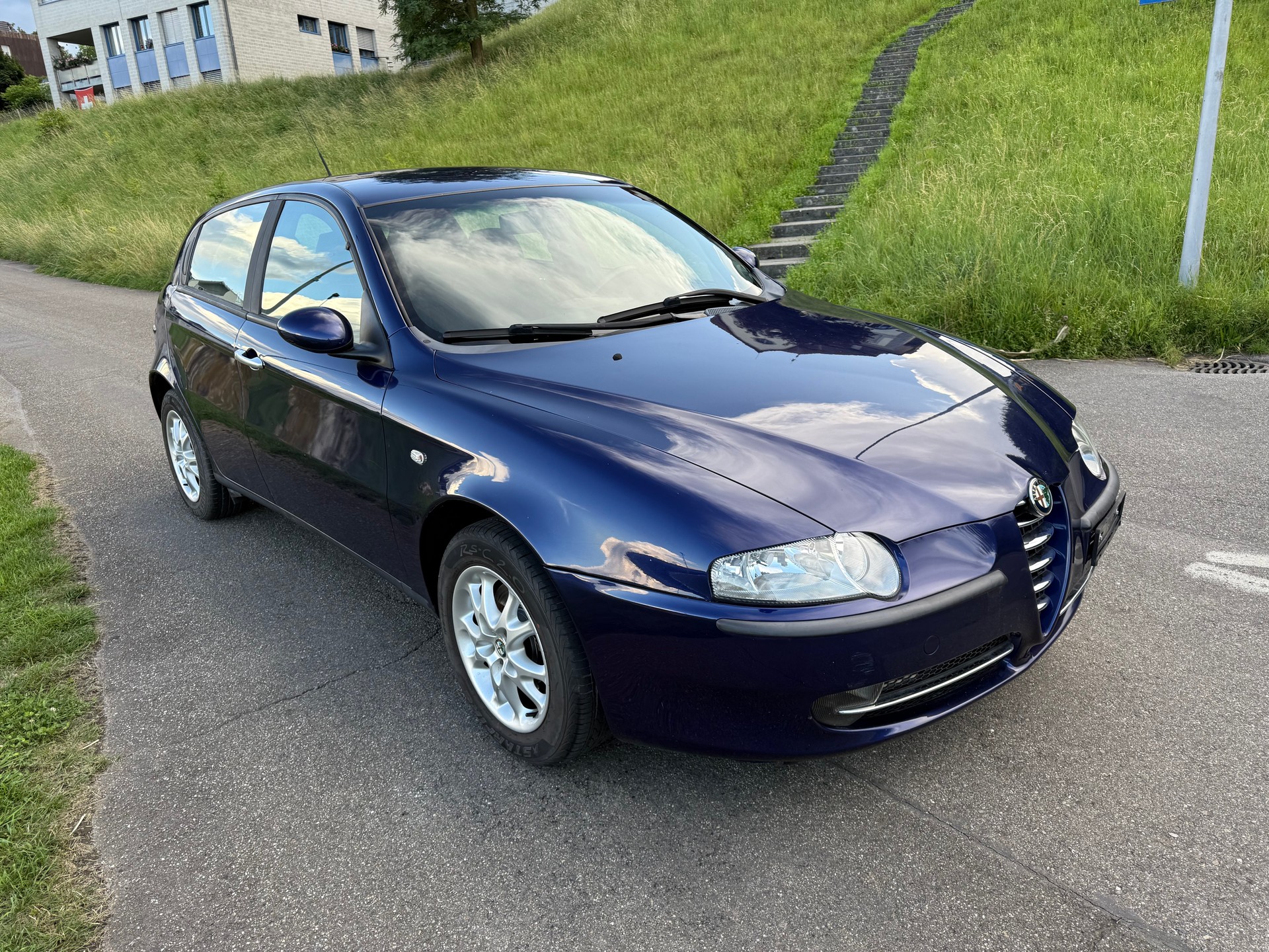 ALFA ROMEO 147 1.6 TS 16V Distinctive-image-1
