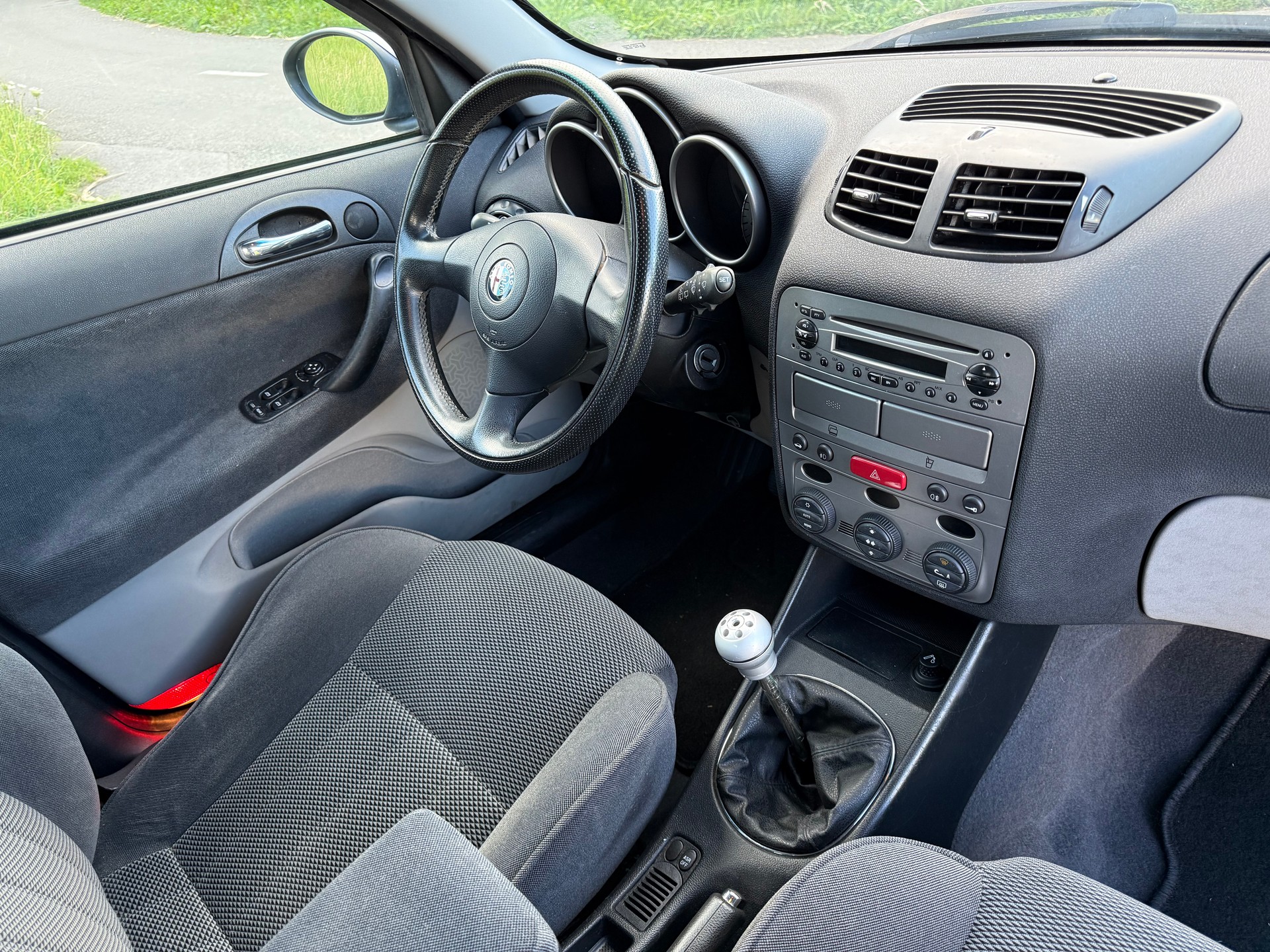 ALFA ROMEO 147 1.6 TS 16V Distinctive-image-4