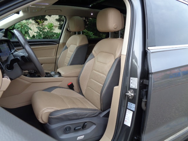 VW Touareg 3.0 TSI Atmosphere Tiptronic-image-3