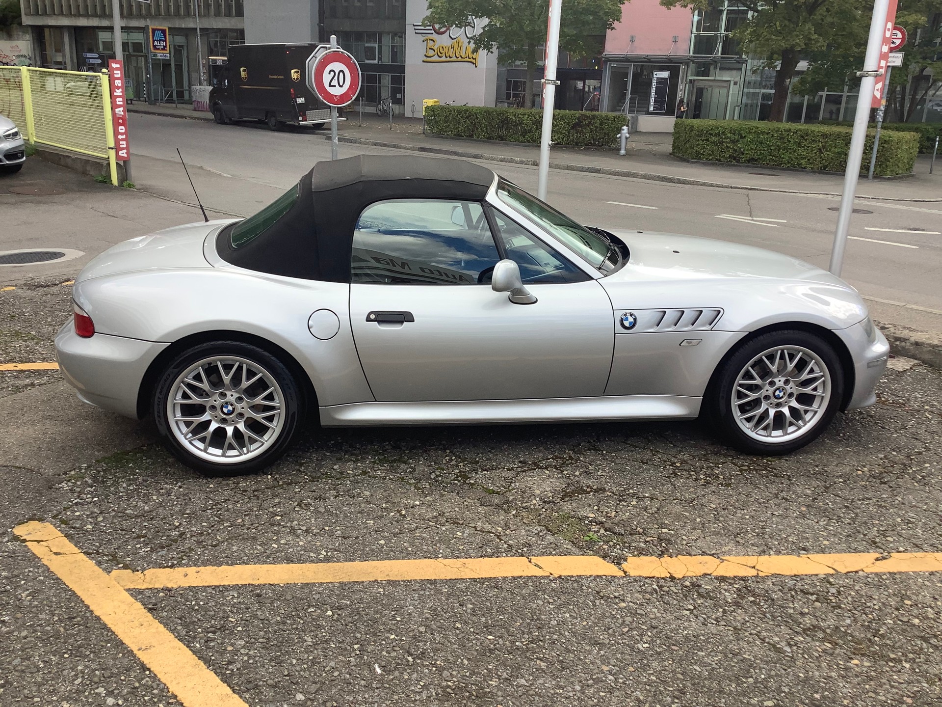 BMW Z3 2.2i Roadster-image-11