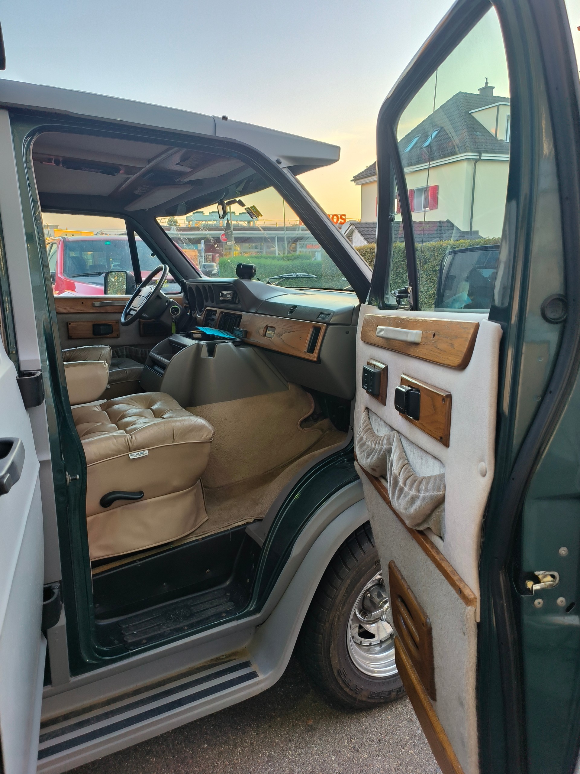 DODGE Camper VAN-image-13