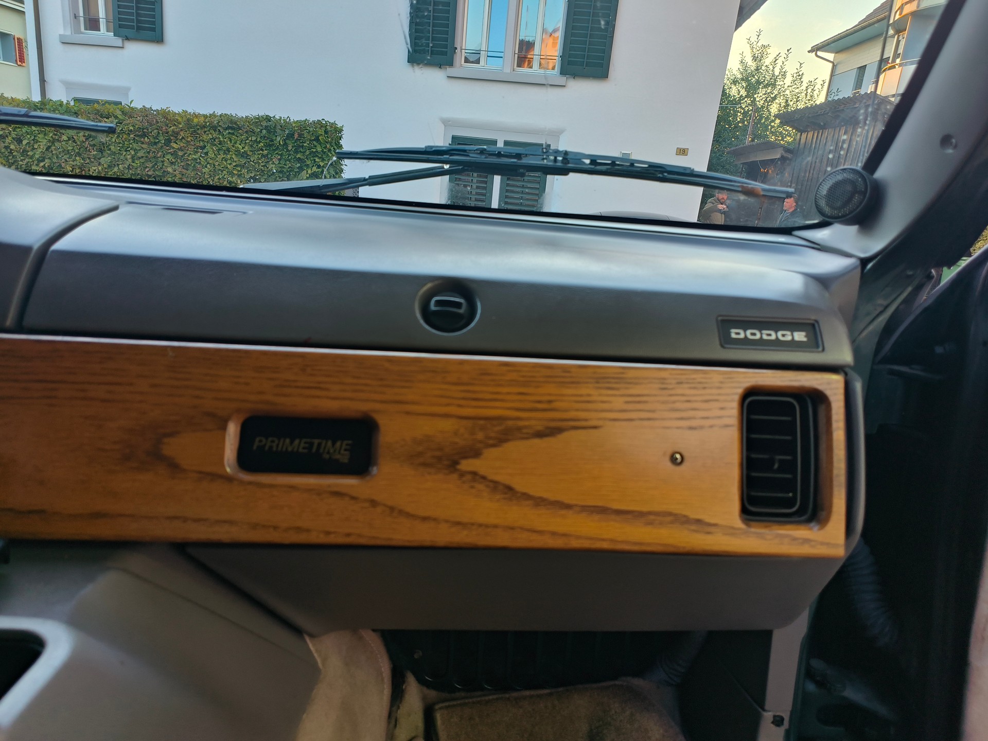 DODGE Camper VAN-image-16