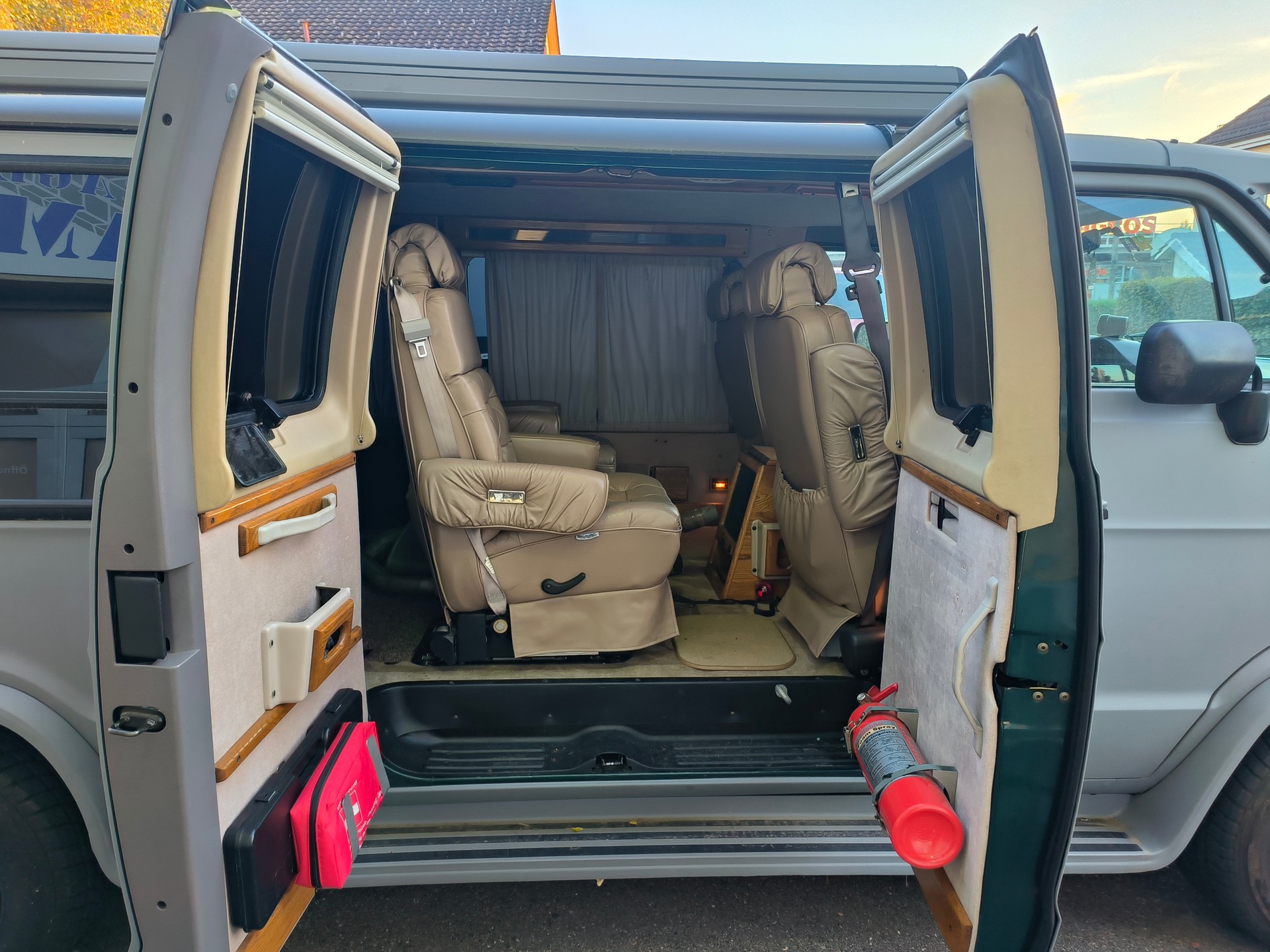DODGE Camper VAN-image-12