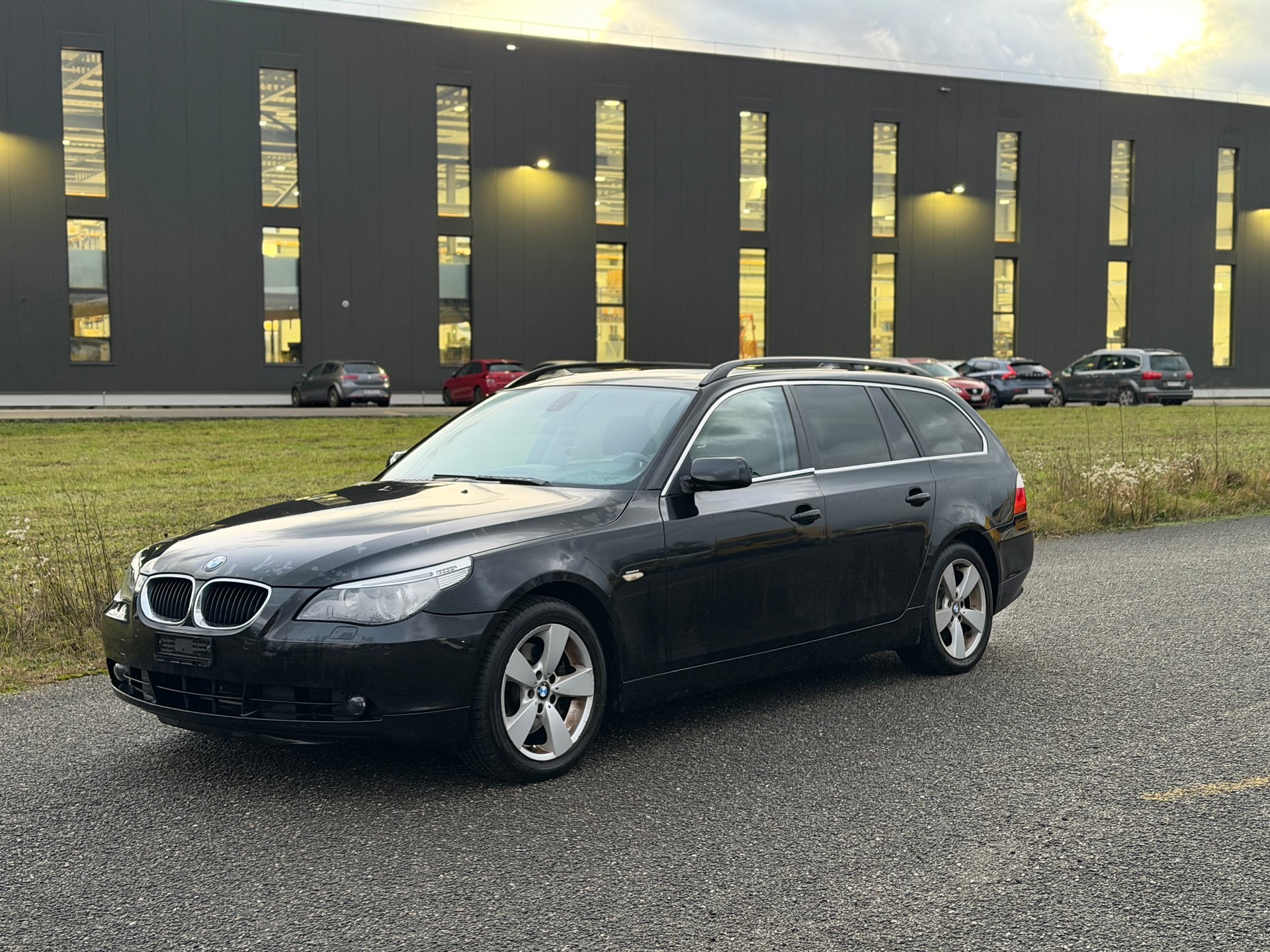 BMW 530xi Touring-image-2