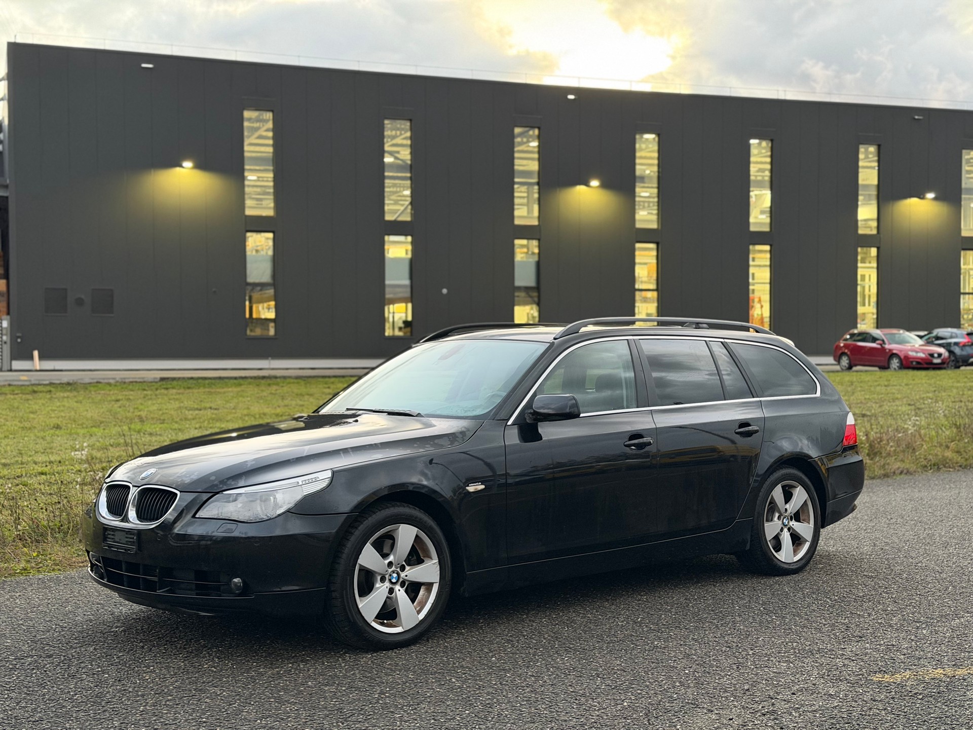 BMW 530xi Touring-image-1