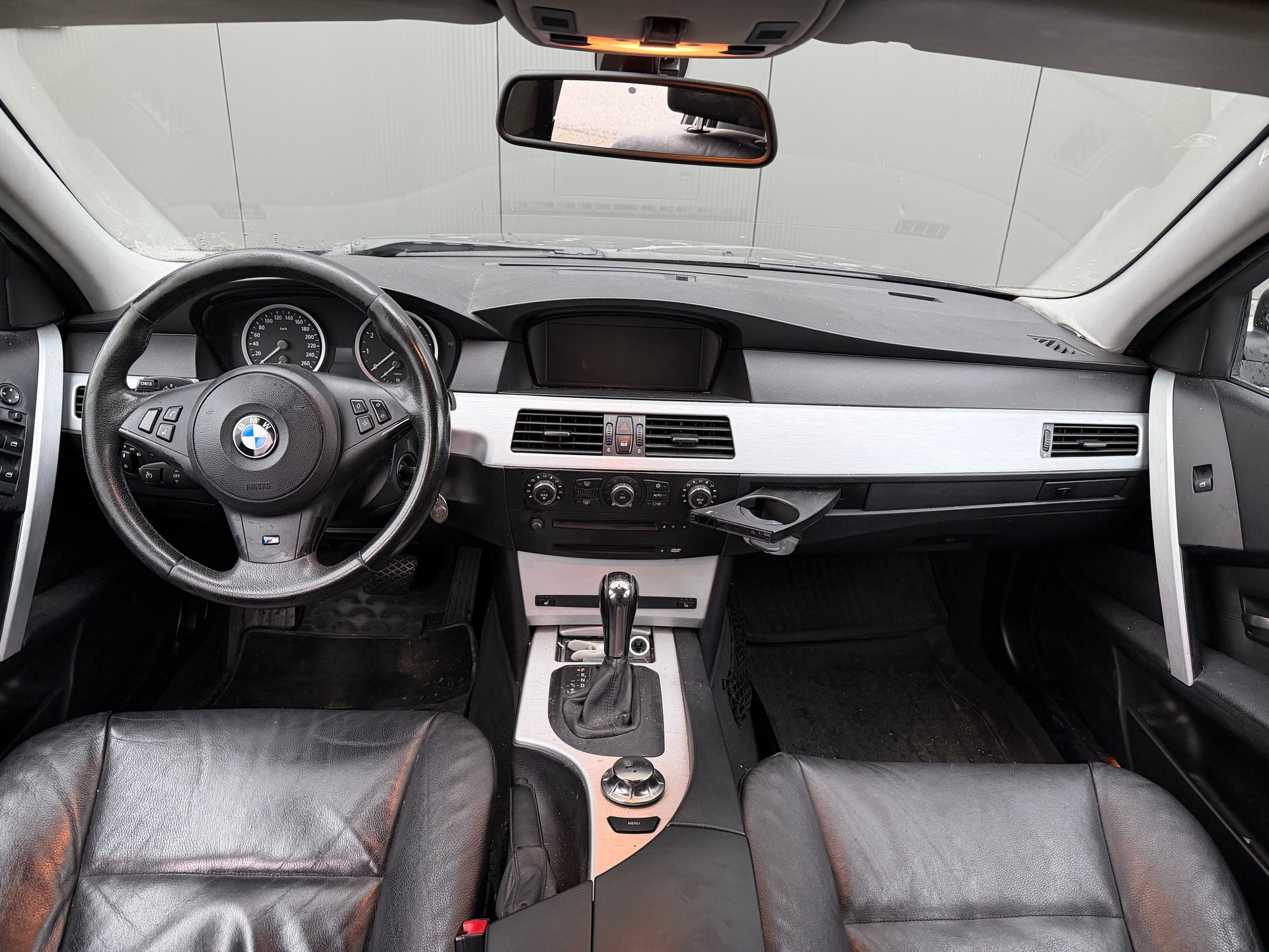 BMW 530xi Touring-image-10