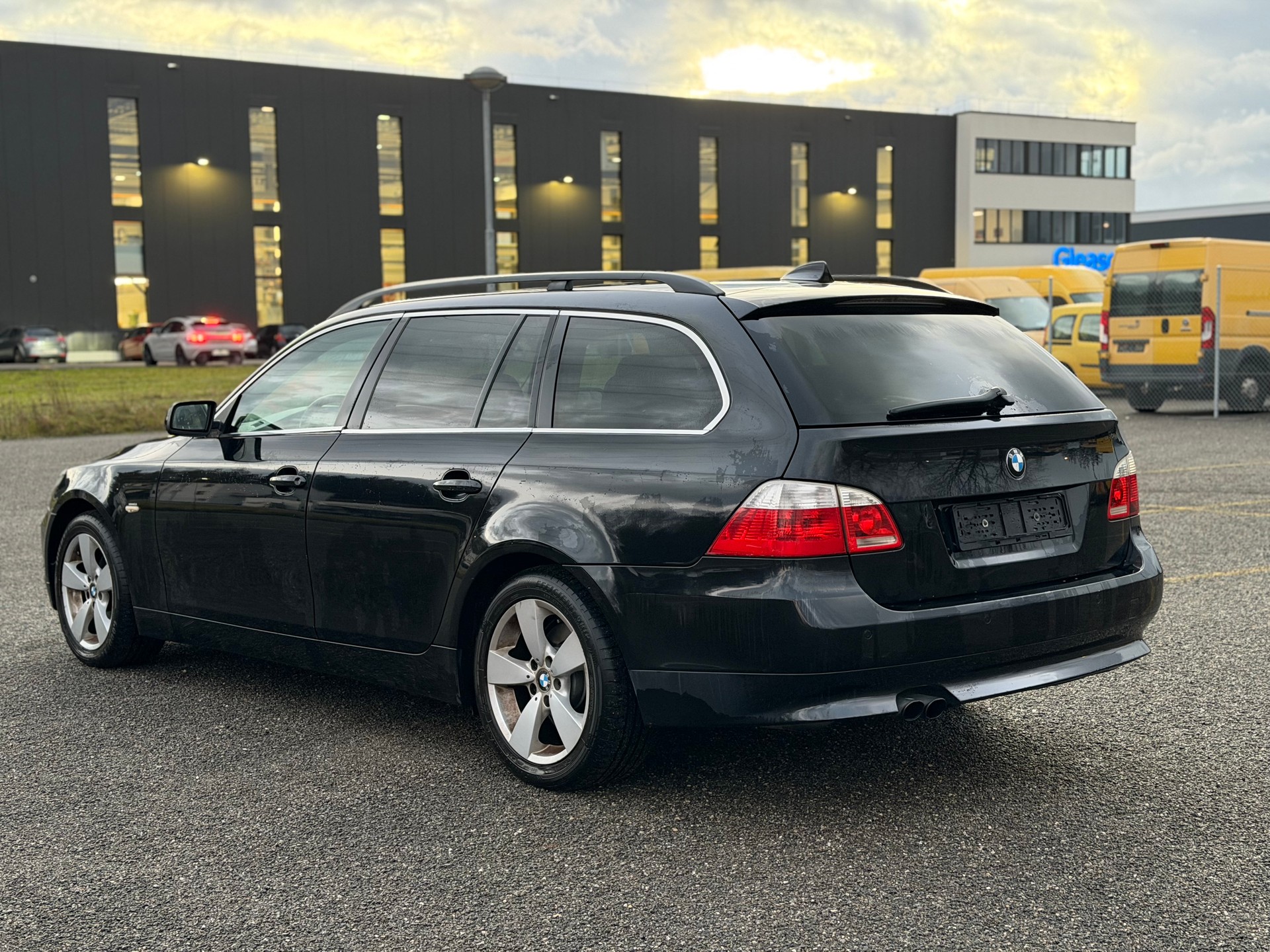 BMW 530xi Touring-image-9