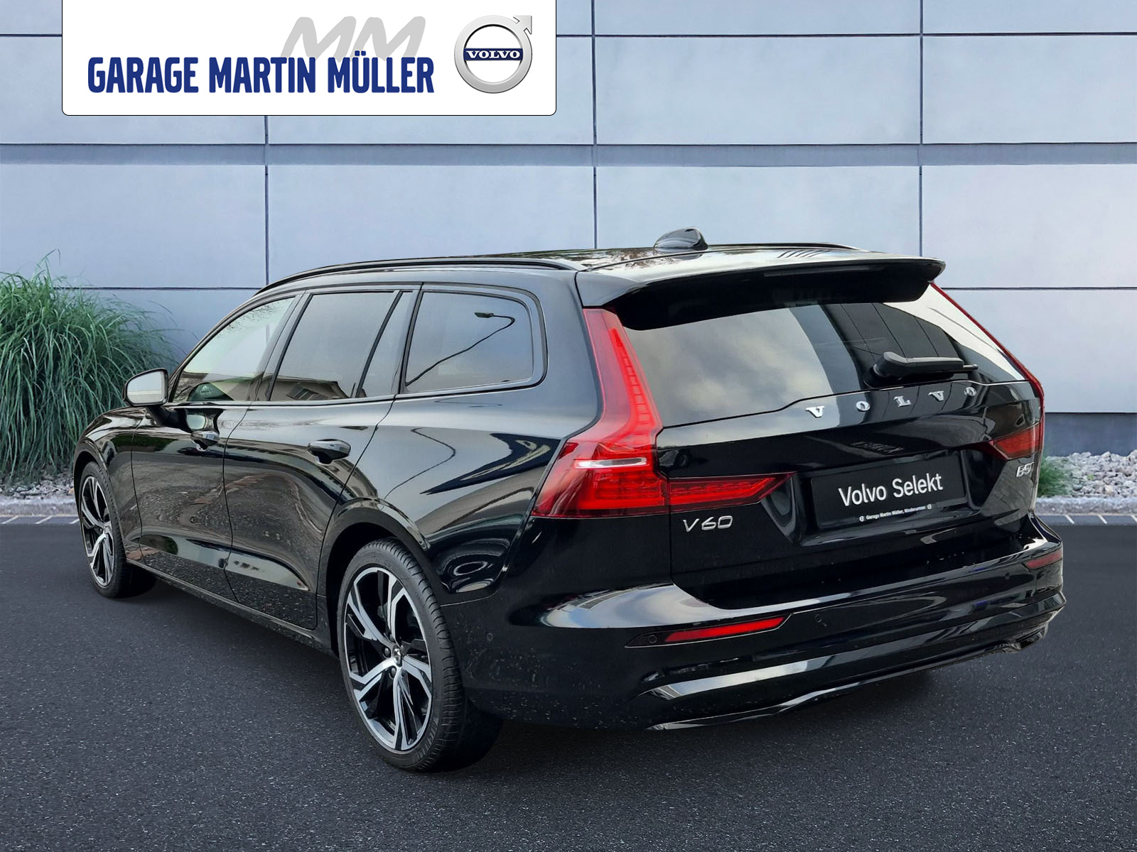 VOLVO V60 2.0 B5 MH Plus Dark AWD-image-2